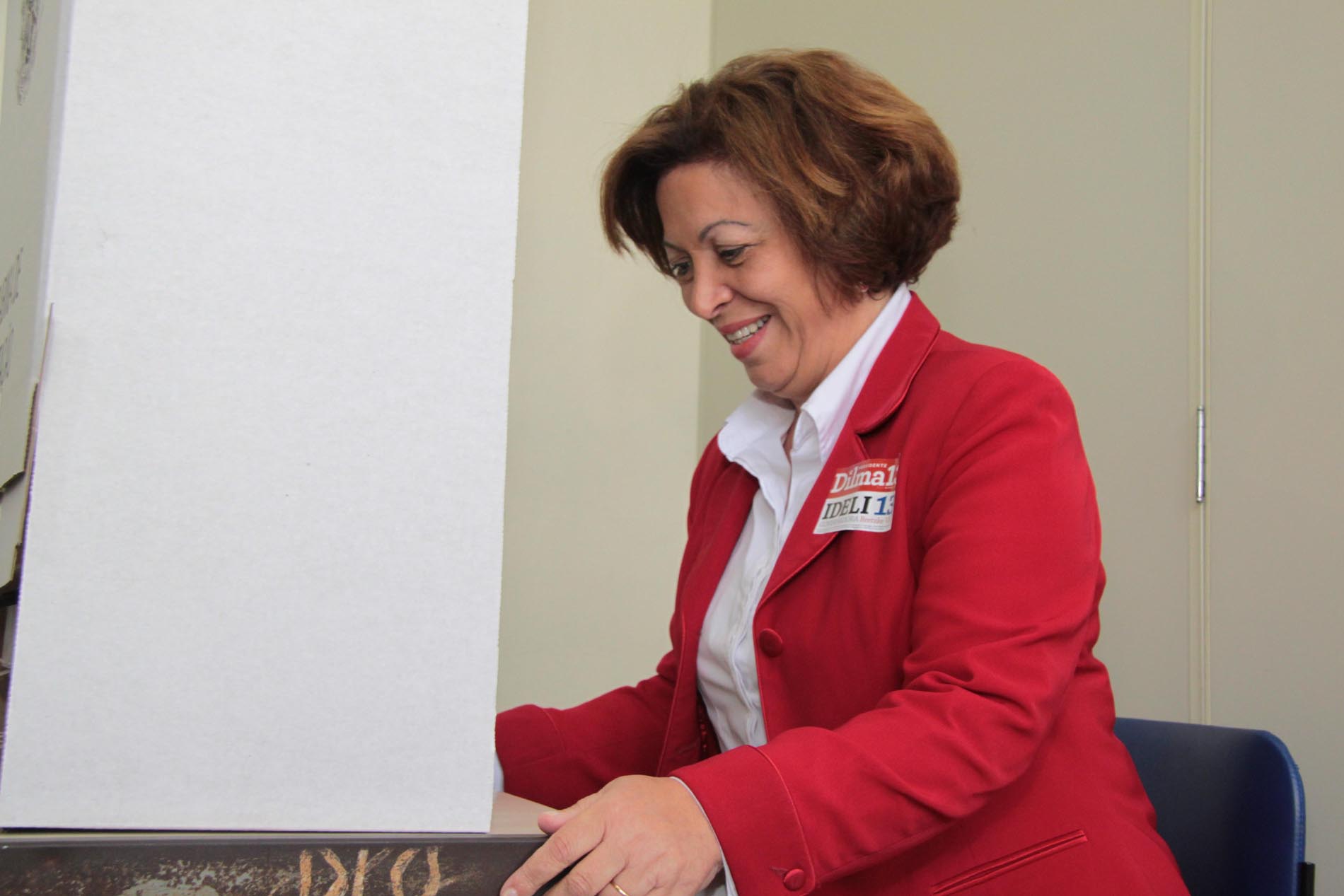 Ideli Salvatti - Candidata ao Governo vota no CEFET