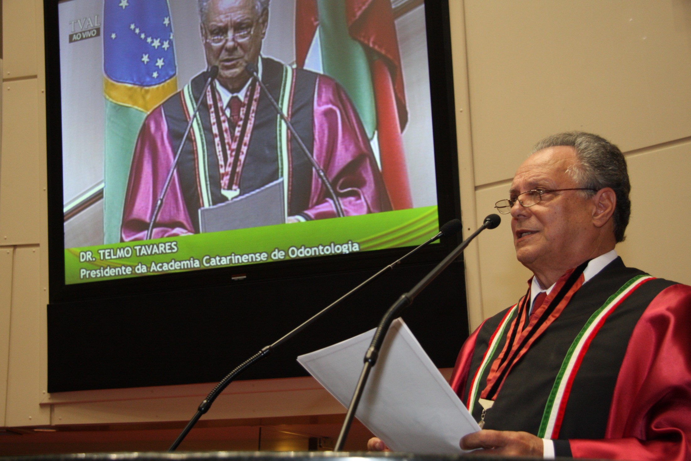 Assembleia homenageia cirurgião-dentista em sessão especial