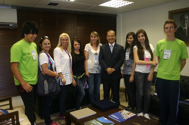 Jorginho Mello recebe alunos do Parlamento Jovem