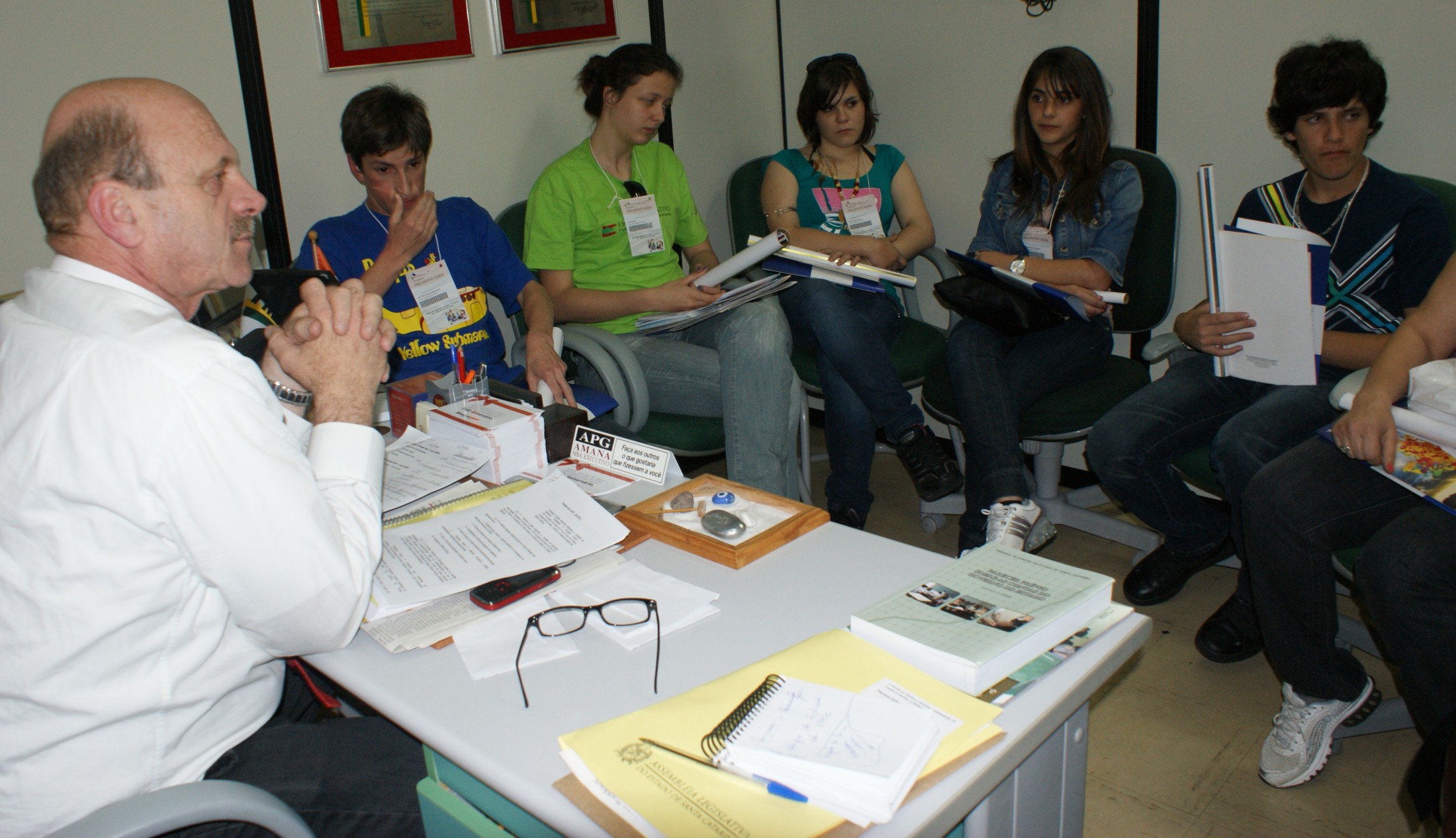Deputado Ronaldo Benede recebe alunos de Criciúma