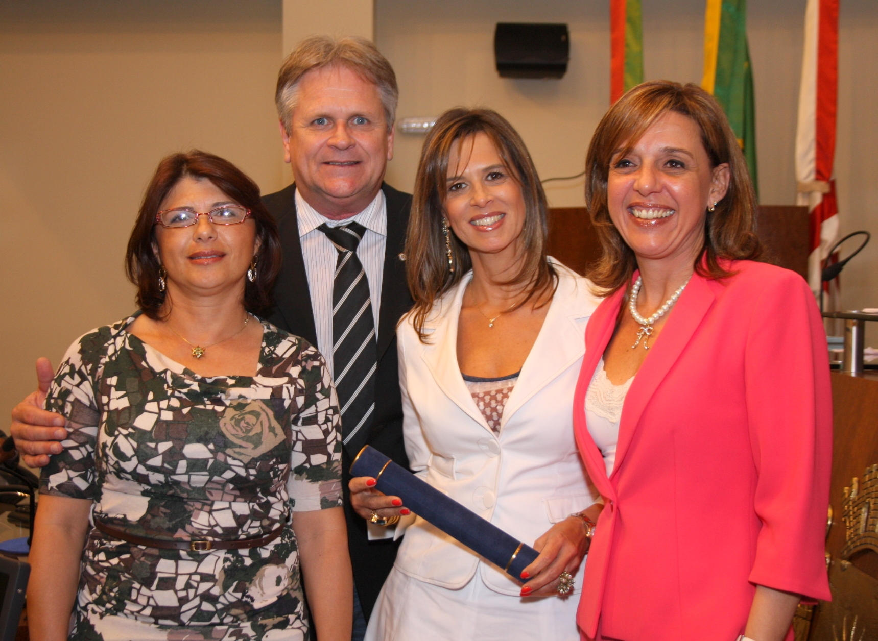 Servidoras da ALESC recebem homenagem da Câmara Municipal de Florianópolis - Rossana Espezin