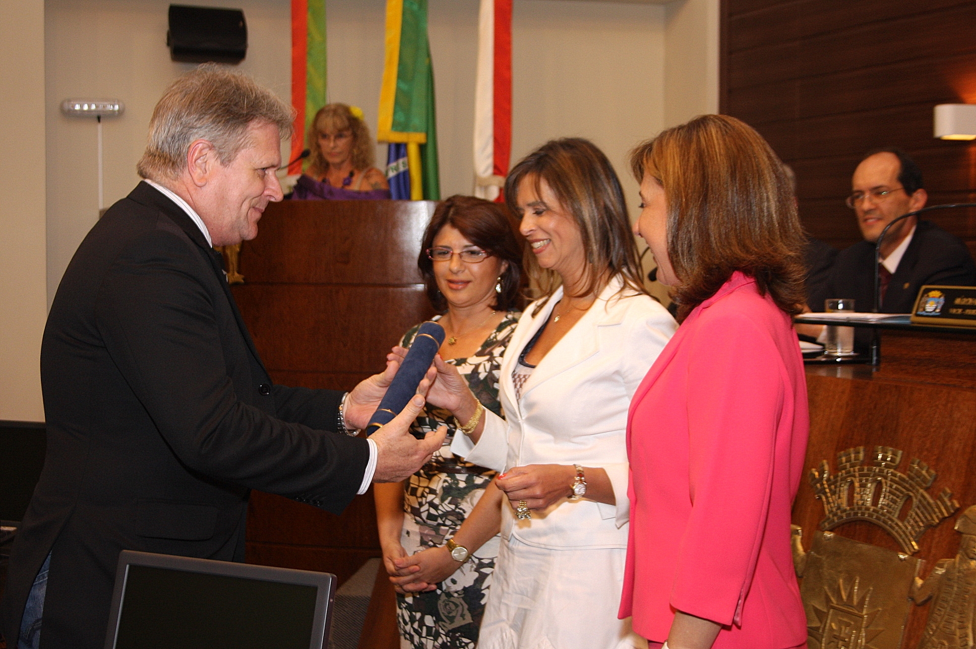 Servidoras da ALESC recebem homenagem da Câmara Municipal de Florianópolis - Rossana Espezin