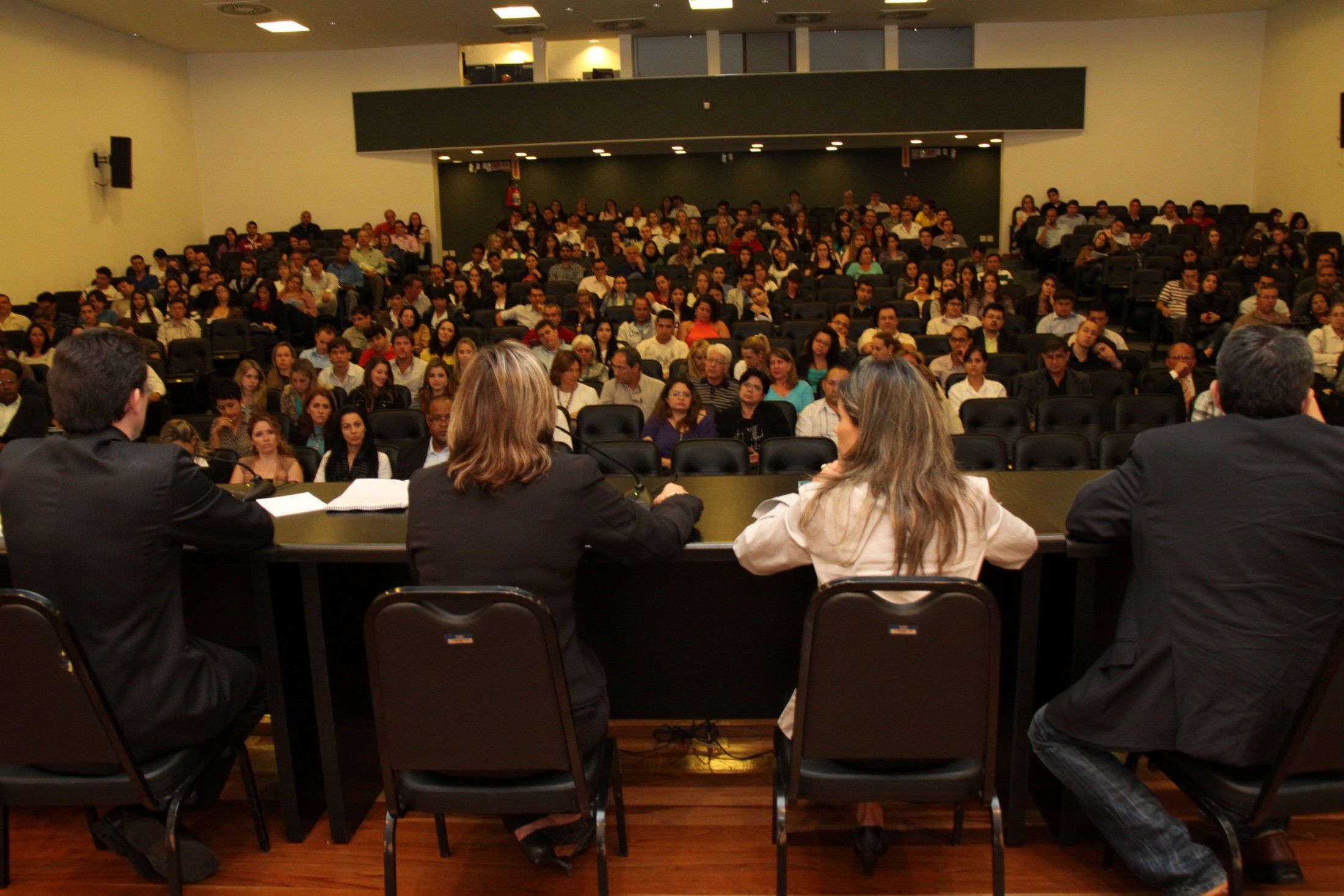 Palestra: Igualdade e Direito das Minorias - Ministrante: Prof. Dr. Daniel Antonio de Moraes Sarmento: Doutor em Direito Público pela UERJ