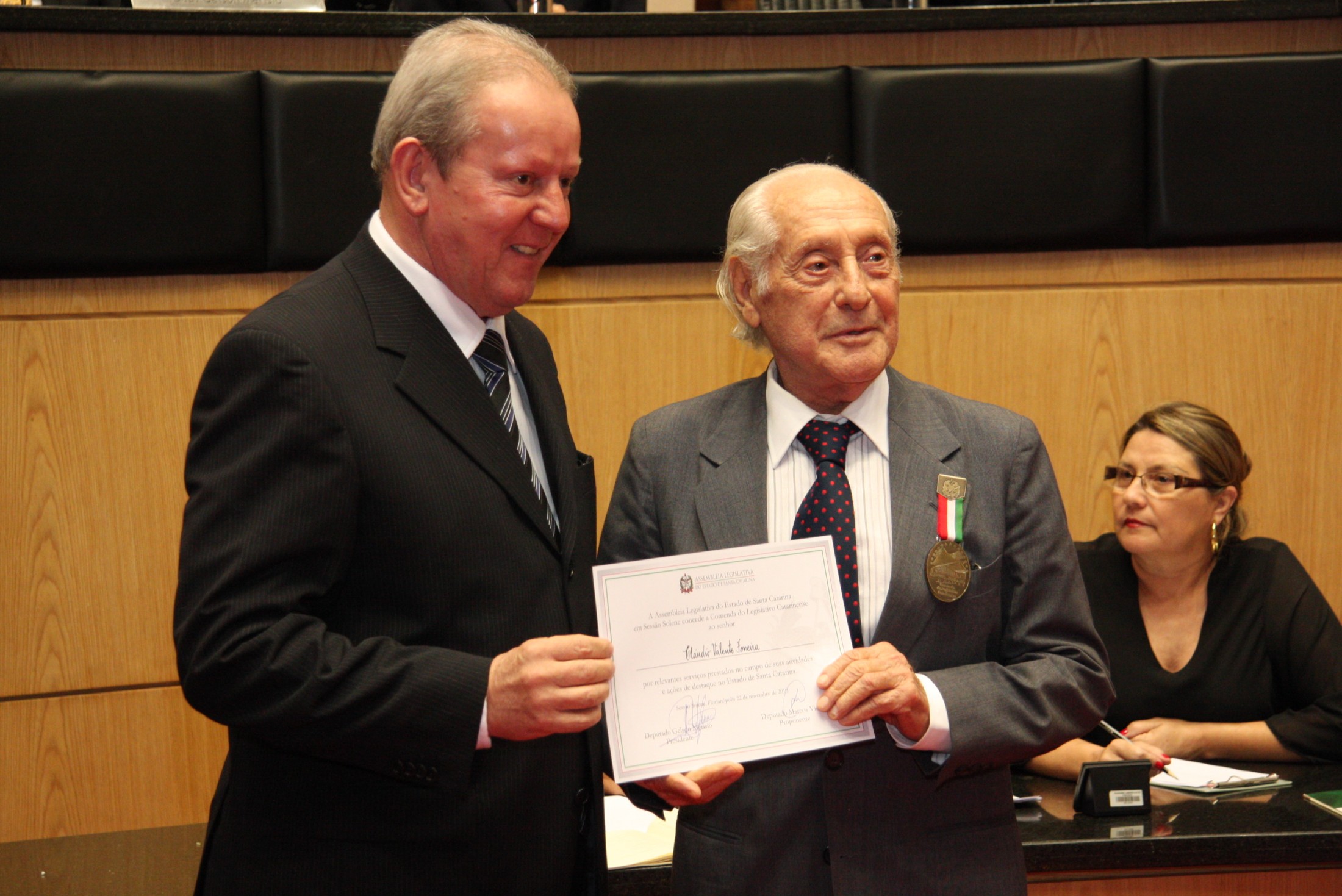 Noite de homenagens na Assembleia com a concessão das Comendas do Legislativo