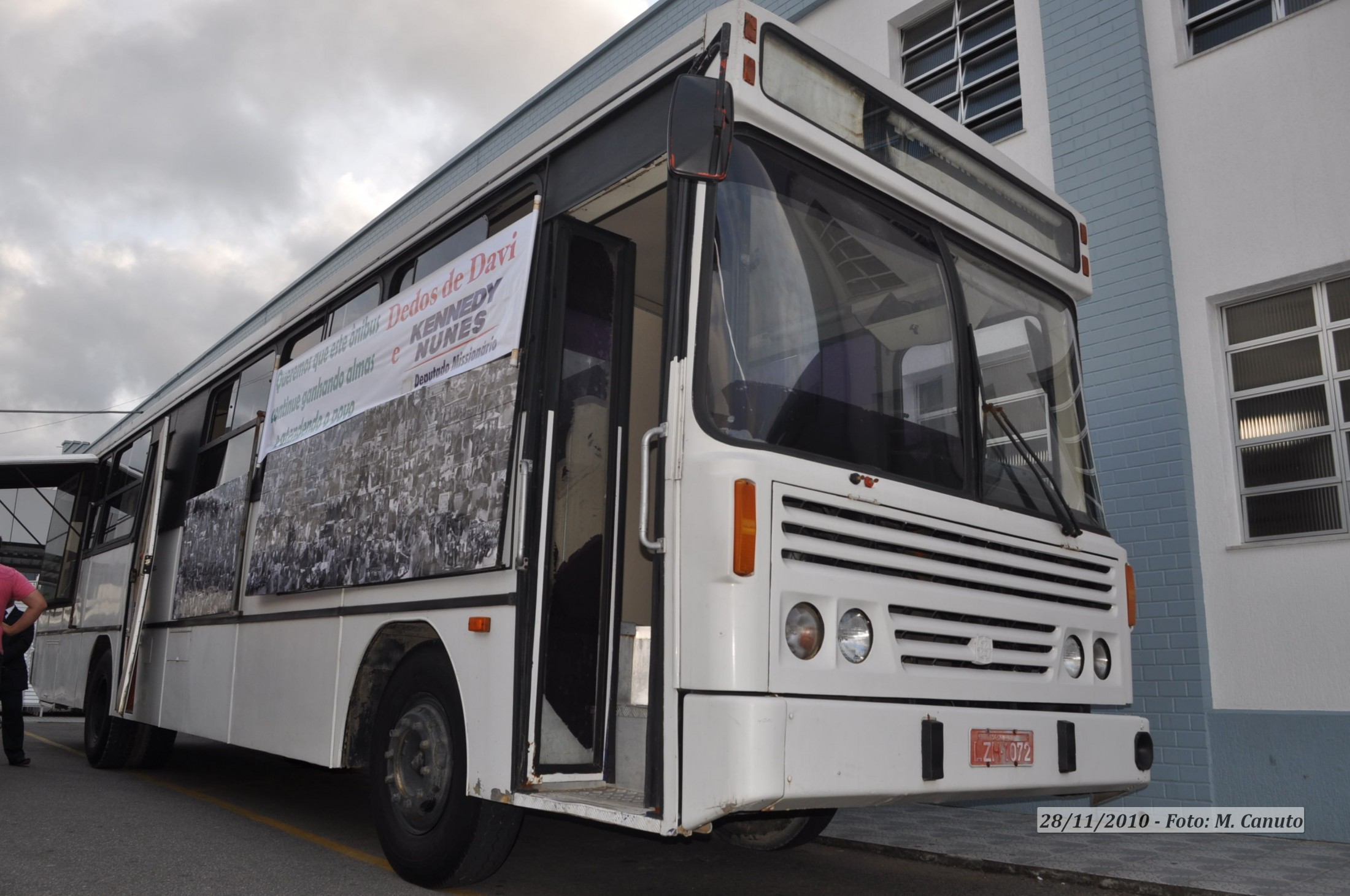 Deputado Kennedy Nunes (PP) doa ônibus