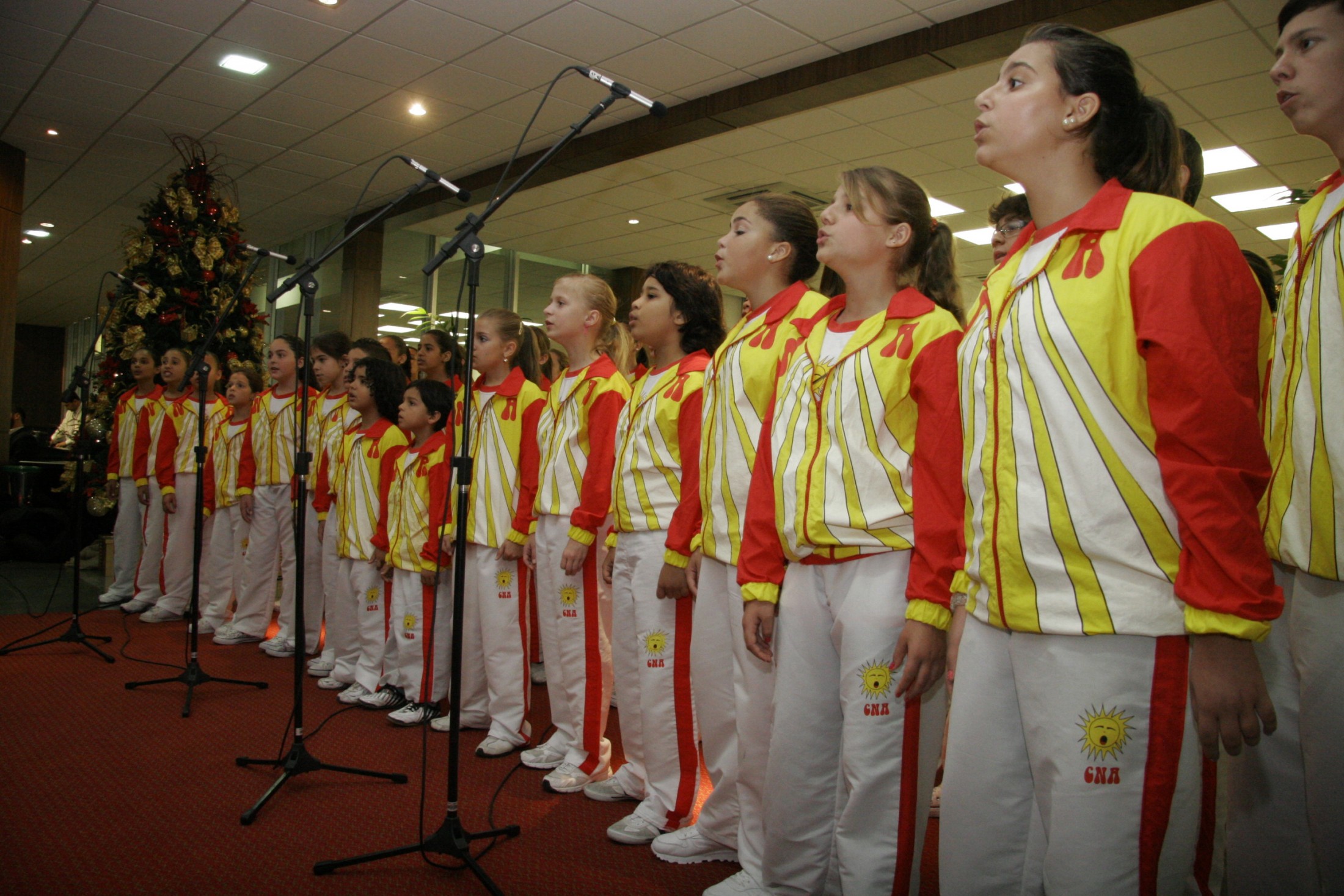 Culto ecumênico com apresentação de corais