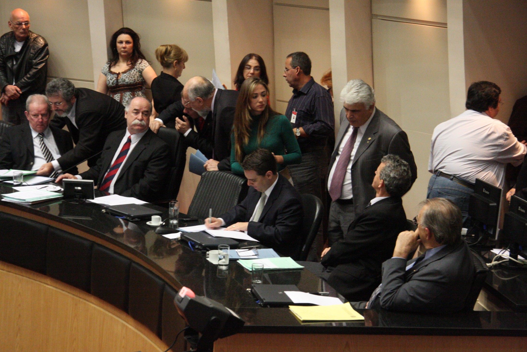 Reunião simultânea das comissões delibera projetos e conclui os trabalhos amanhã