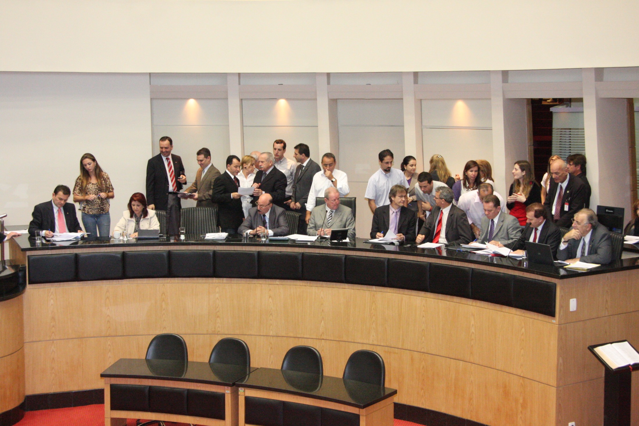 Reunião simultânea das Comissões de Justiça e de Finanças