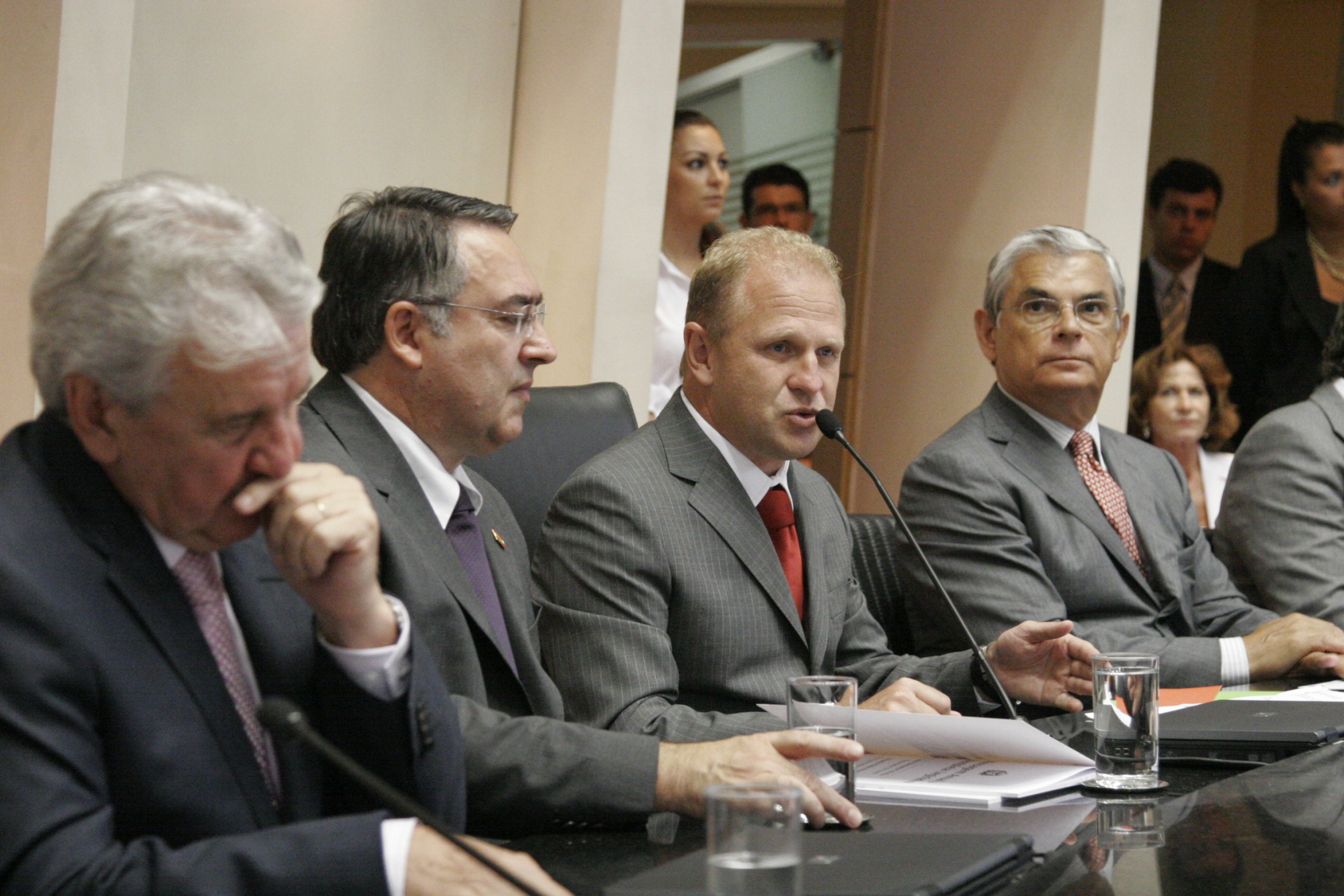 Sessão Especial de Abertura dos Trabalhos da 1ª Sessão Legislativa da 17ª Legislatura e a leitura da Mensagem Anual do Excelentíssimo Senhor Governador do Estado.