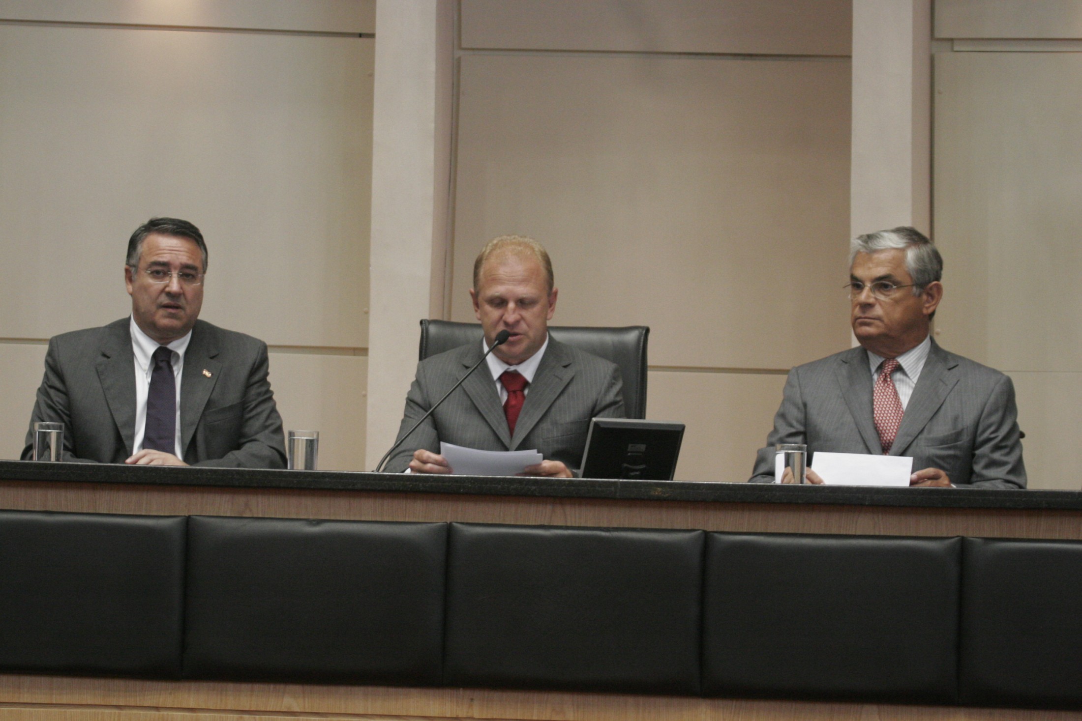 Sessão Especial de Abertura dos Trabalhos da 1ª Sessão Legislativa da 17ª Legislatura e a leitura da Mensagem Anual do Excelentíssimo Senhor Governador do Estado.
