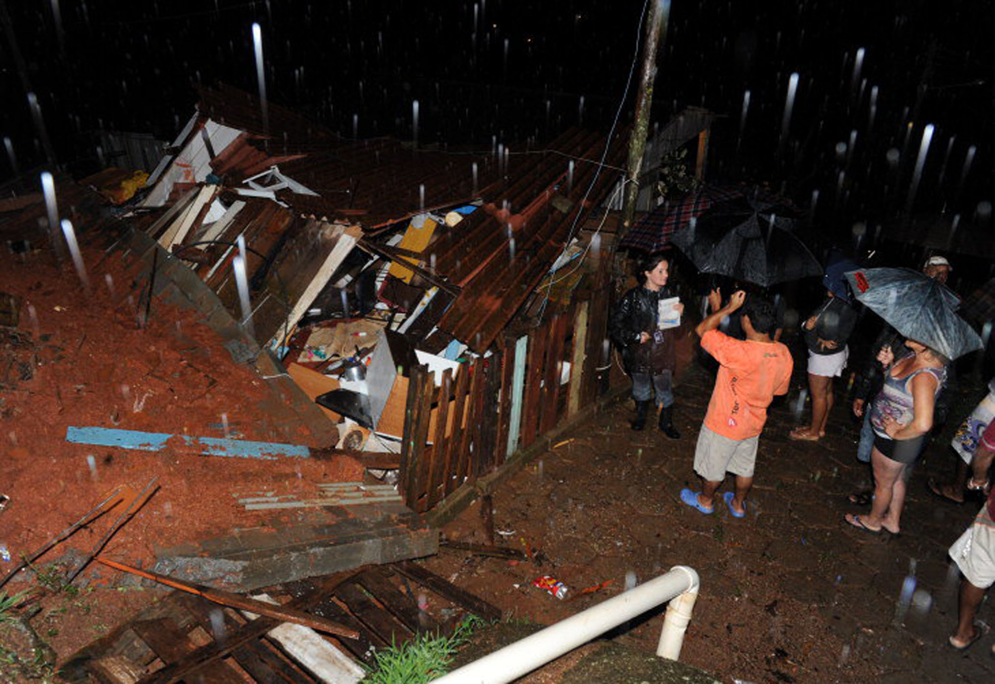 Chuva causa o desmoronamento de em Florianópolis