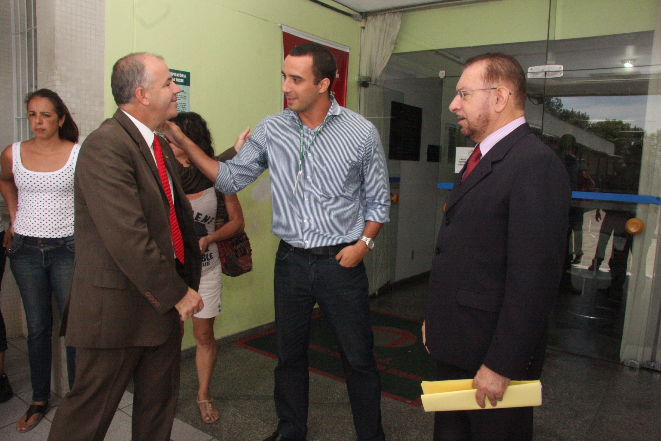 Deputados visitam Hospital Regional