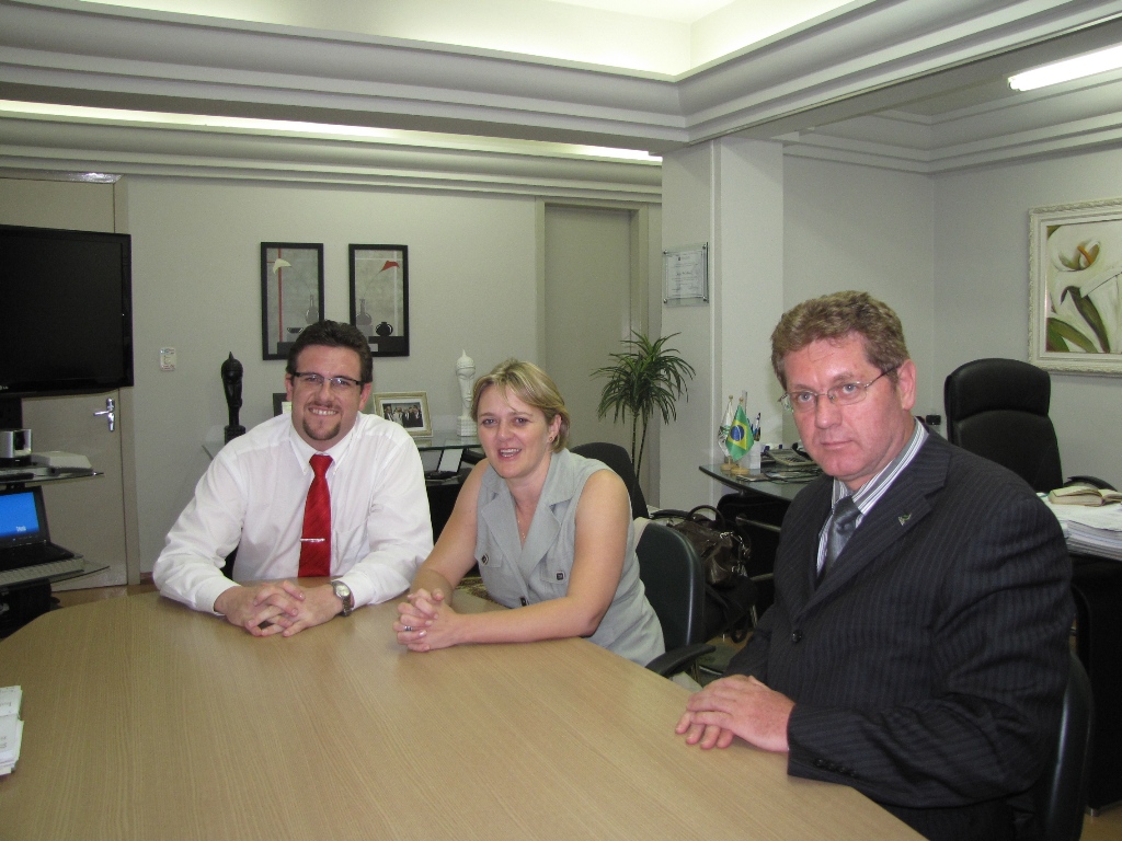 Luciane Carminatti visita reitoria da UFFS