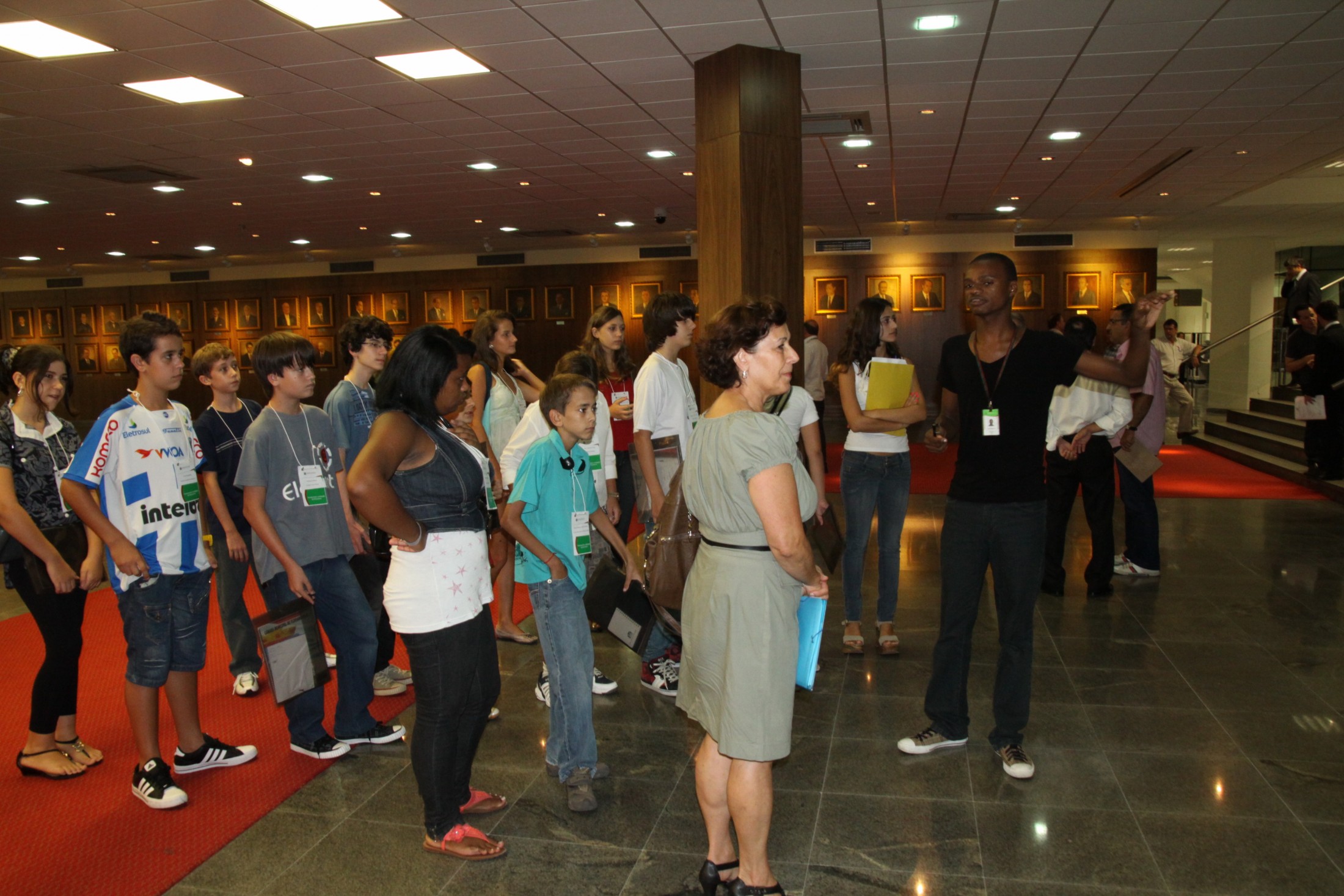 Vereadores Mirins visitam Assembleia