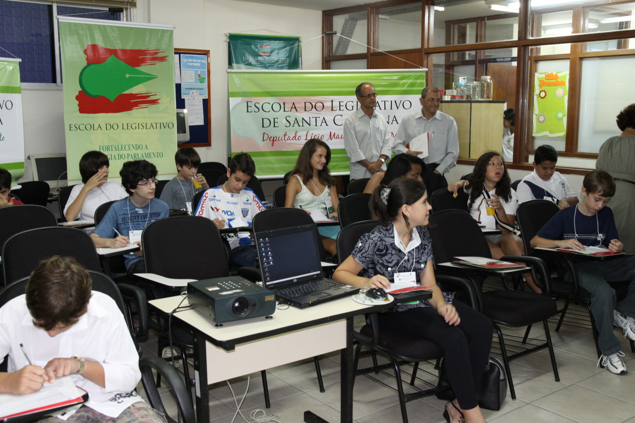 Vereadores Mirins visitam Assembleia