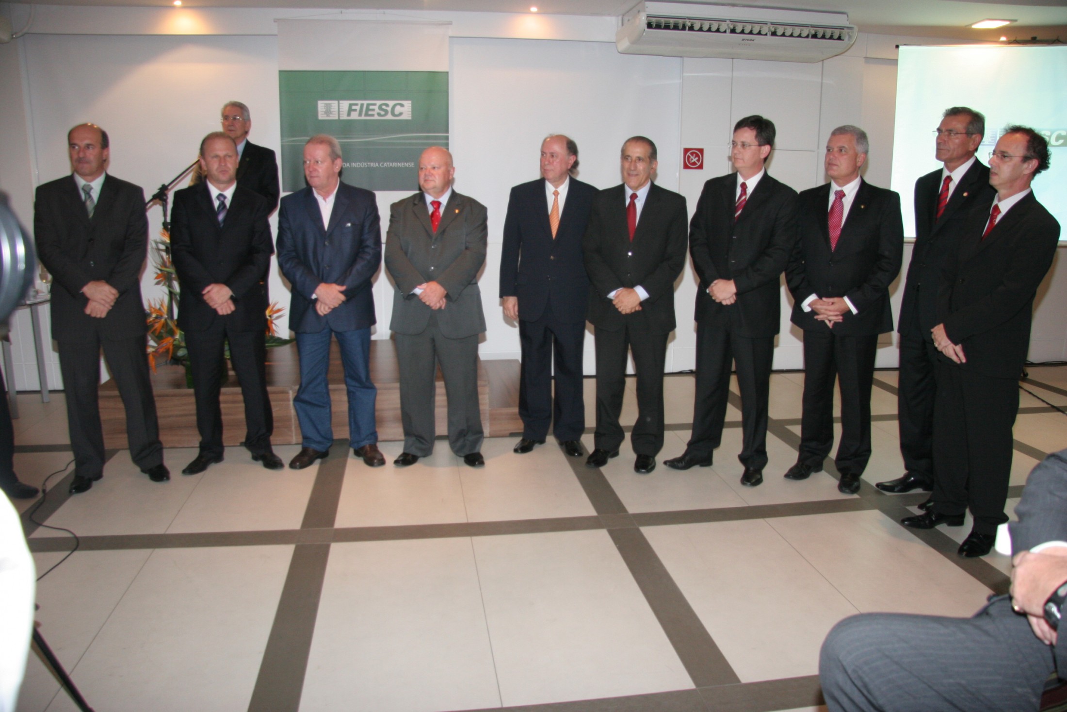 Agenda Legislativa da Indústria 2011 - FIESC