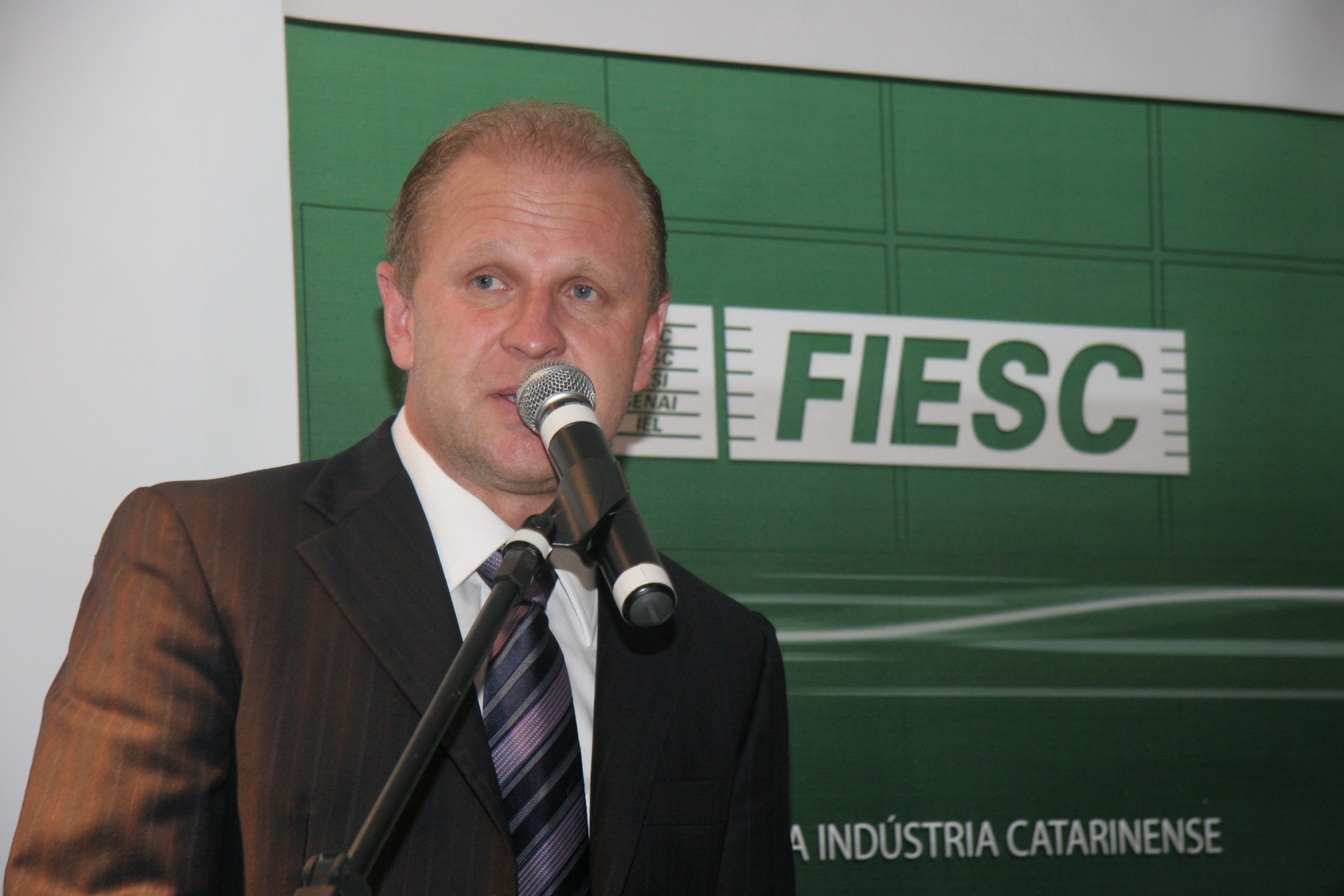 Agenda Legislativa da Indústria 2011 - FIESC