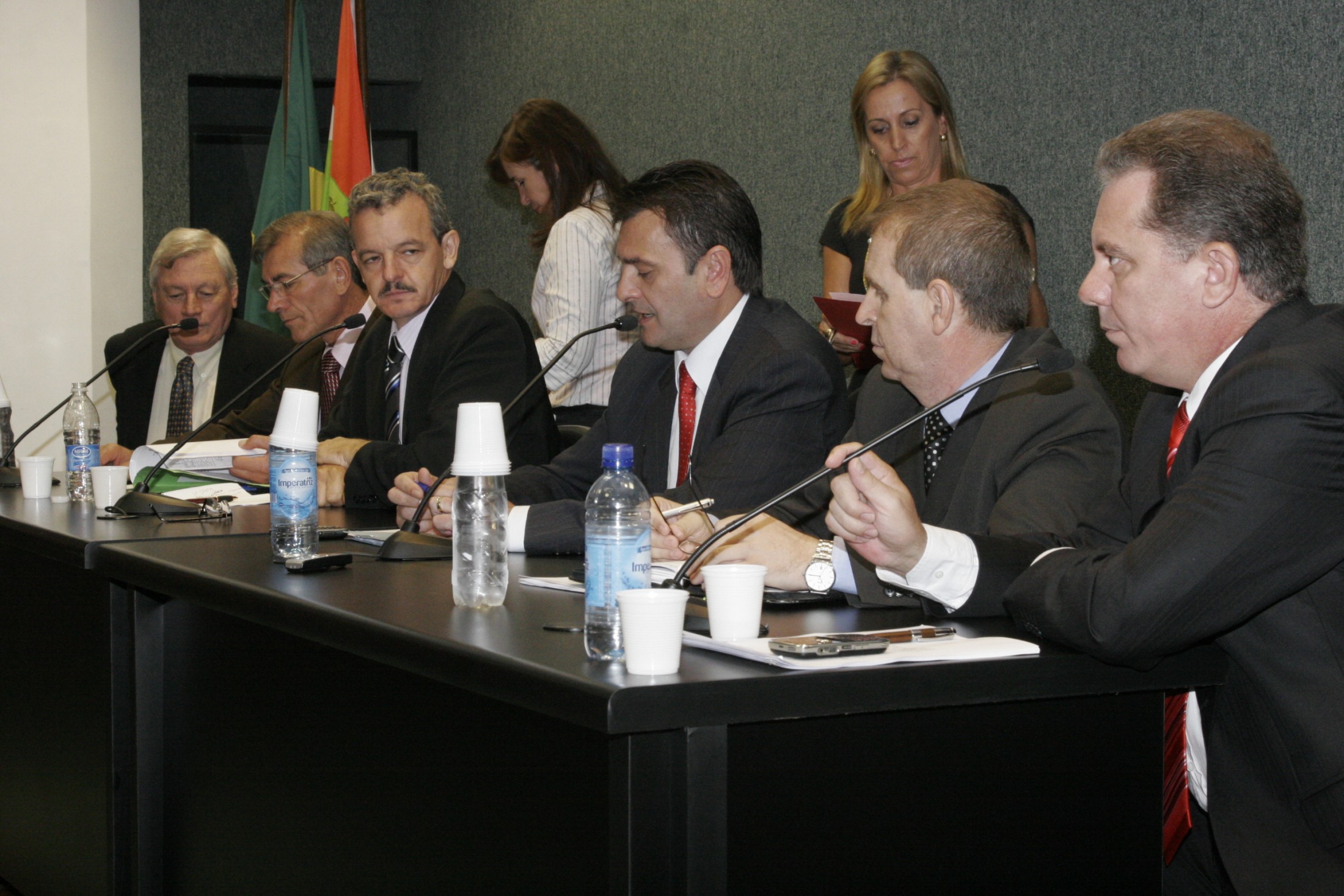 Dos Gabinetes – Comissão de Trabalho aprova e mínimo regional vai à votação nesta terça
