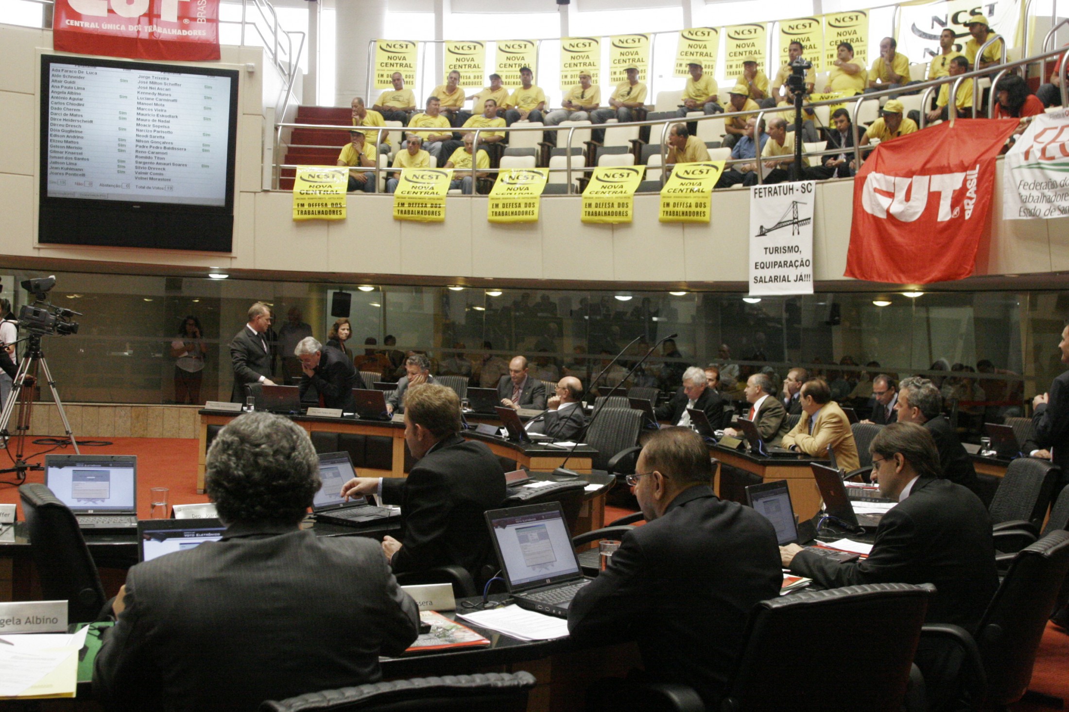 Plenário Osni Régis - Sessão Ordinária - Aprovação do salário mínimo regional