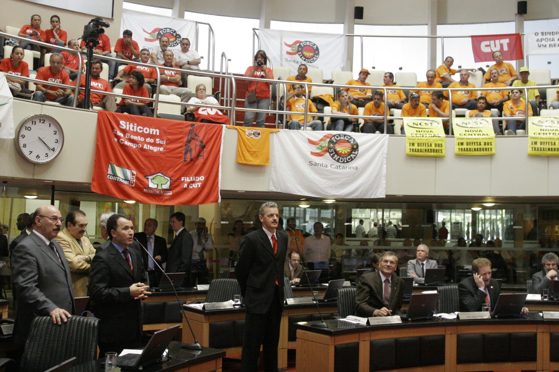 Plenário Osni Régis - Sessão Ordinária - Aprovação do salário mínimo regional