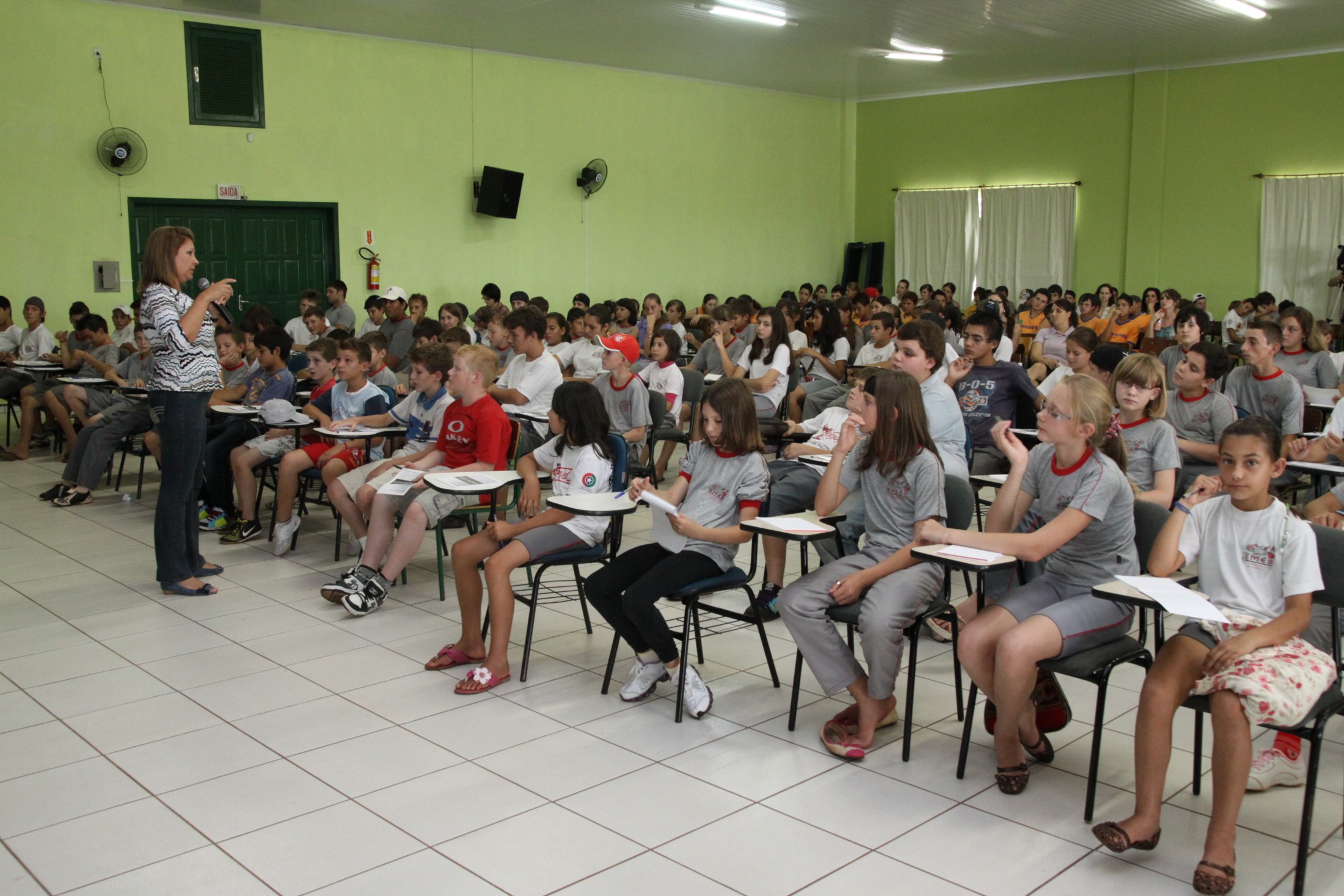A Escola do Legislativo debate sobre o Bullying na escola em Pinhalzinho