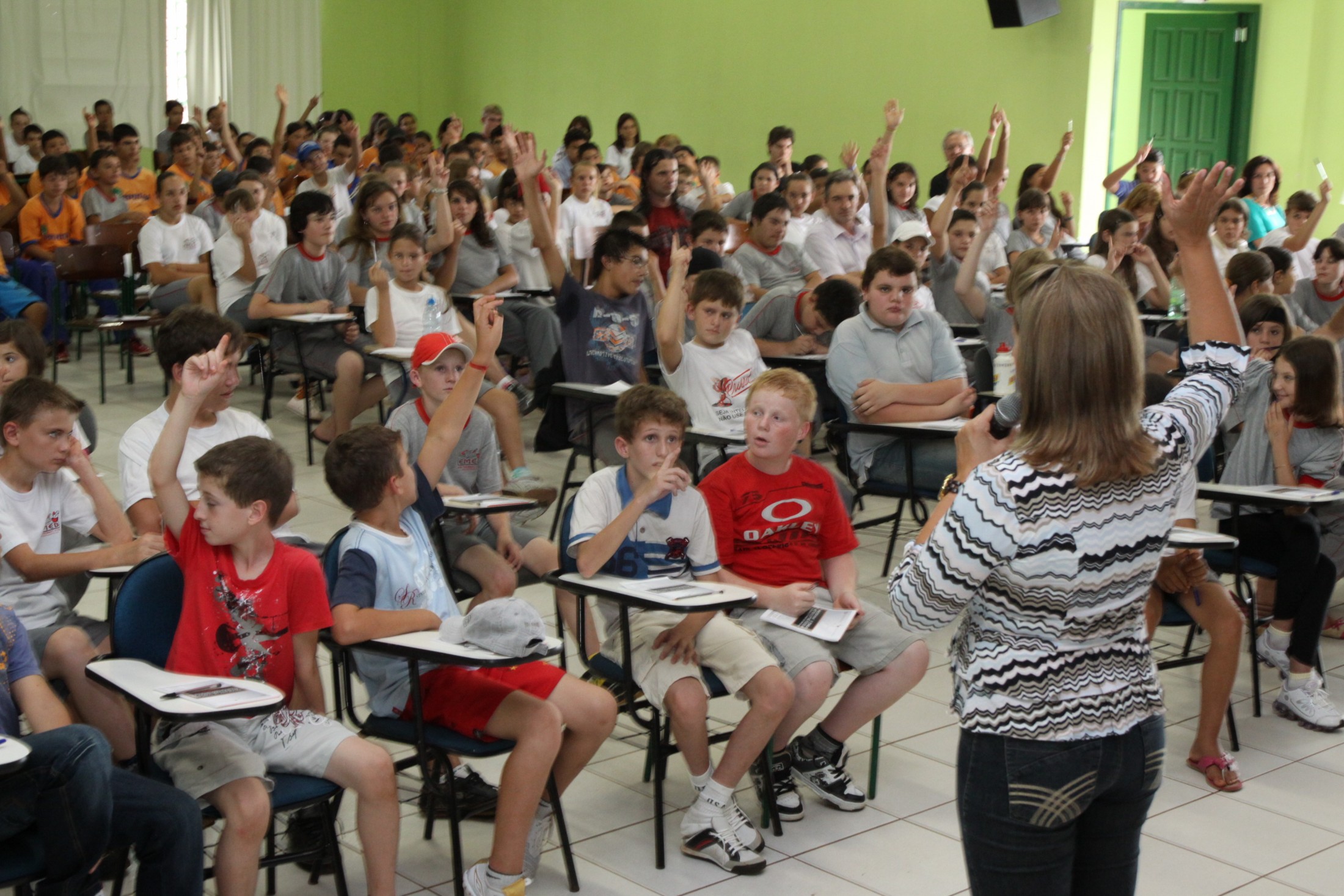 A Escola do Legislativo debate sobre o Bullying na escola em Pinhalzinho