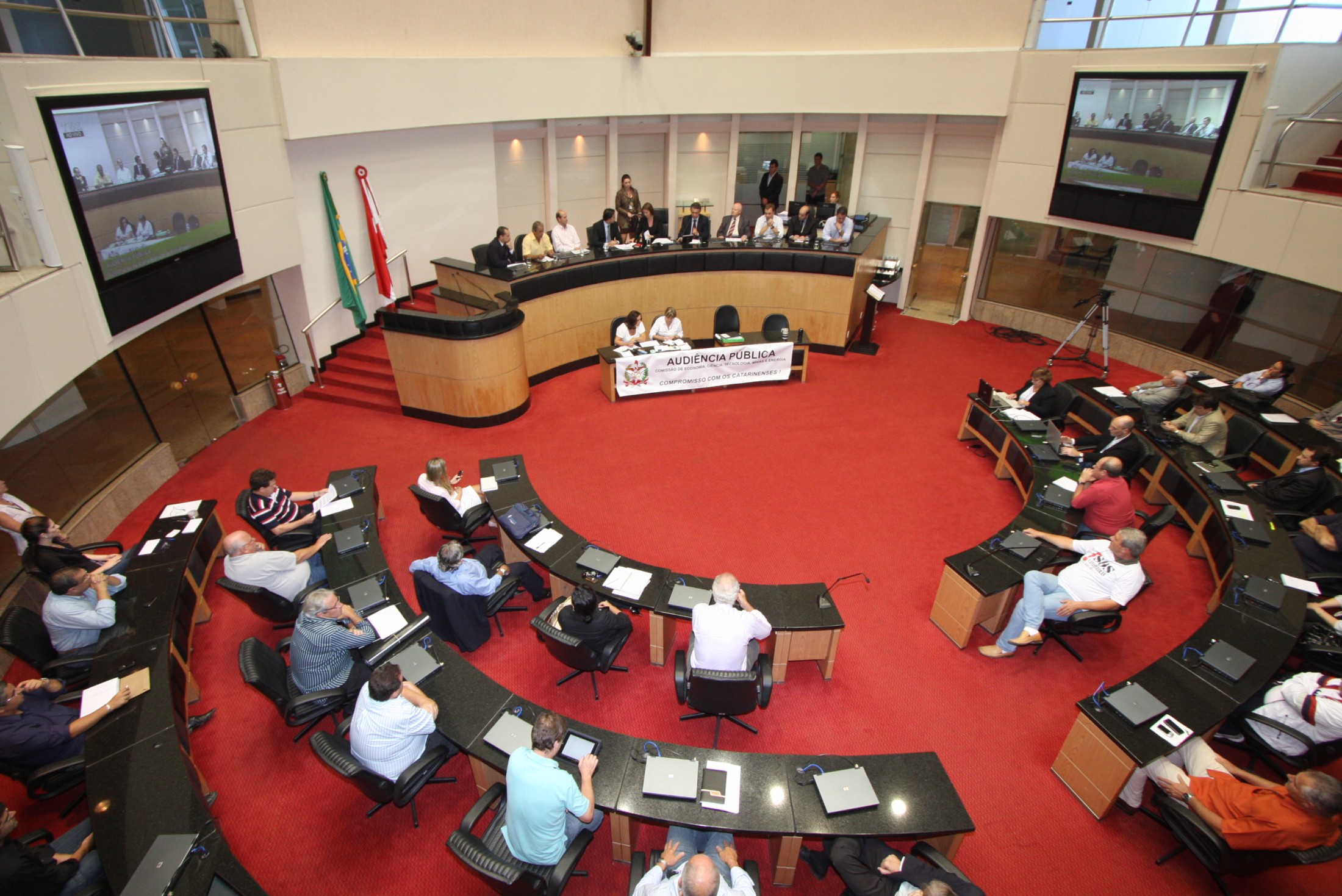 Audiência Pública - A fim de discutir sobre - O andamento da construção da Arena Multiuso de Florianópolis -