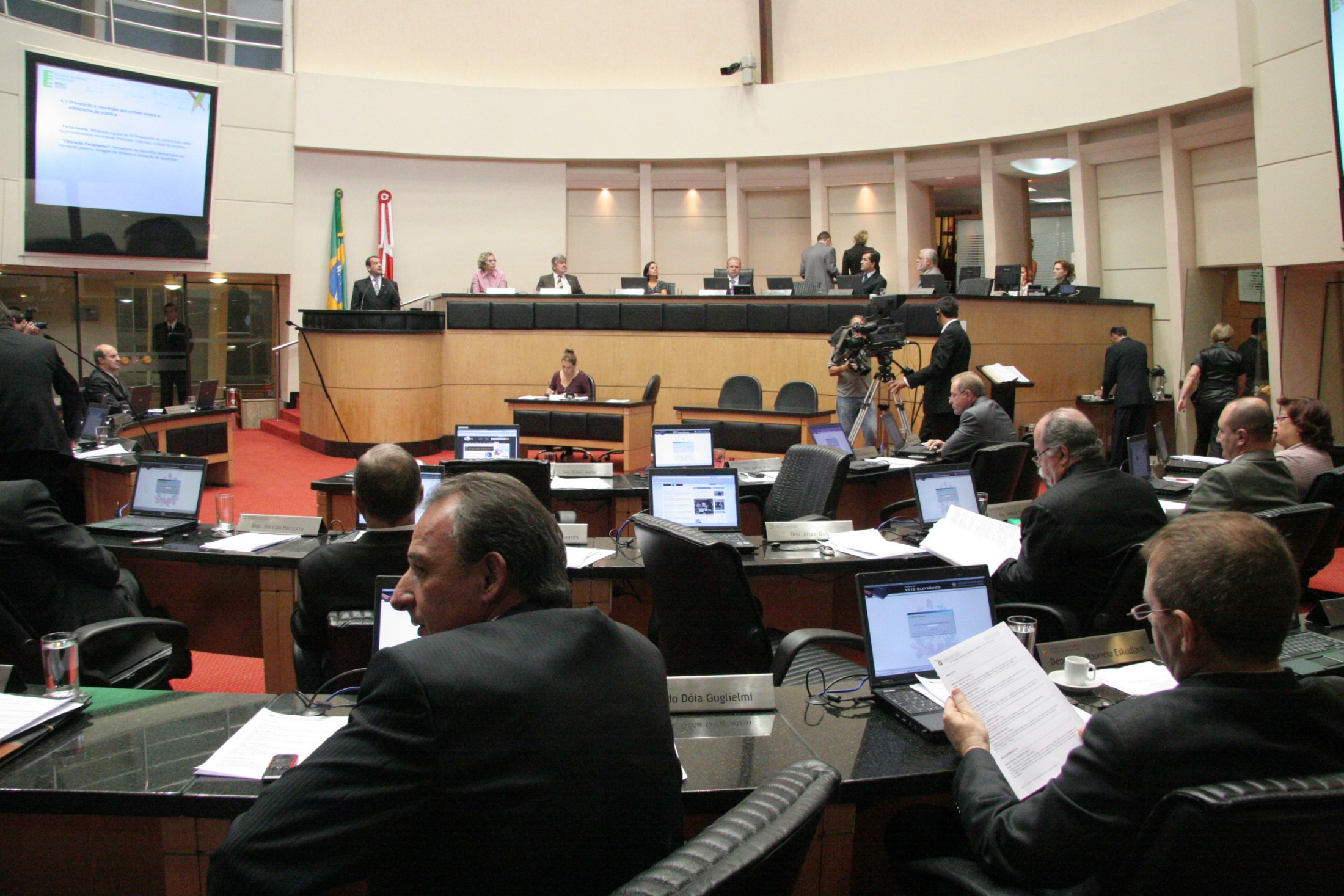 Parlamentares mantêm isenção do ICMS do pinhão em pauta e aprovam o benefício em Plenário
