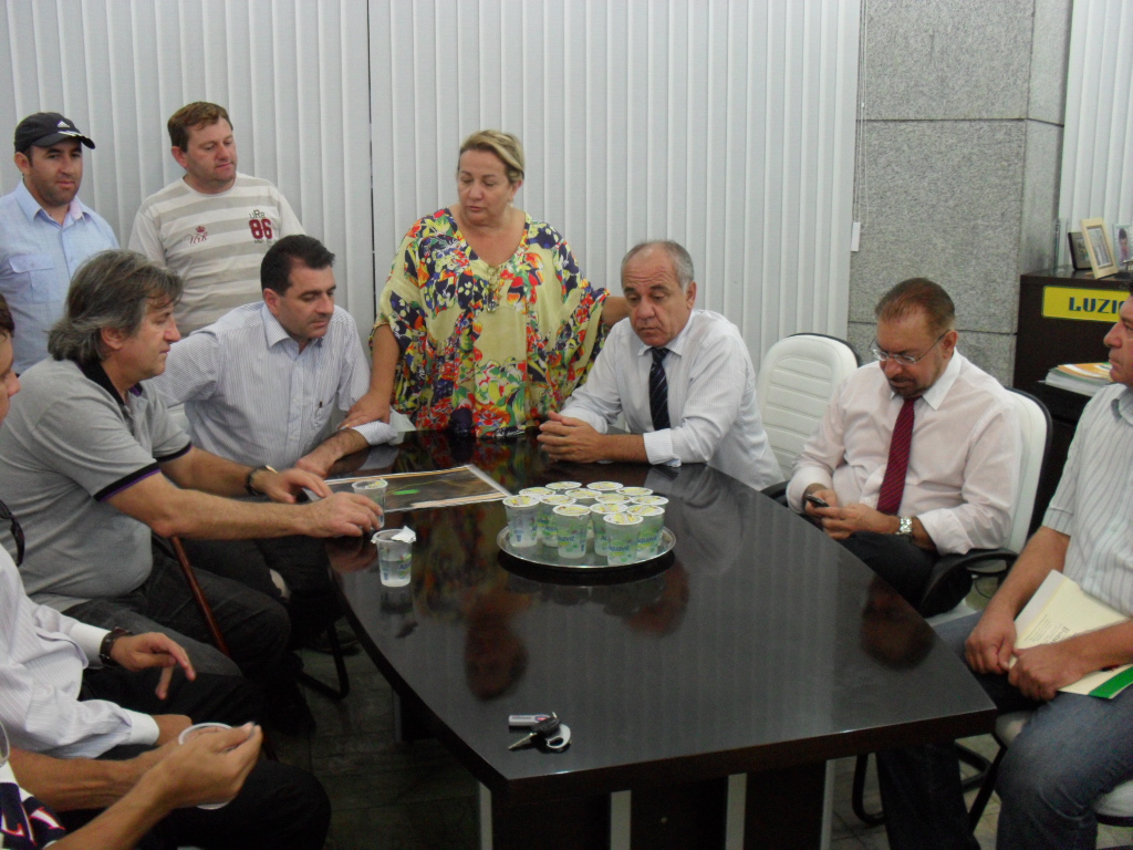 Comitiva visita obras de infraestrutura na Amfri
