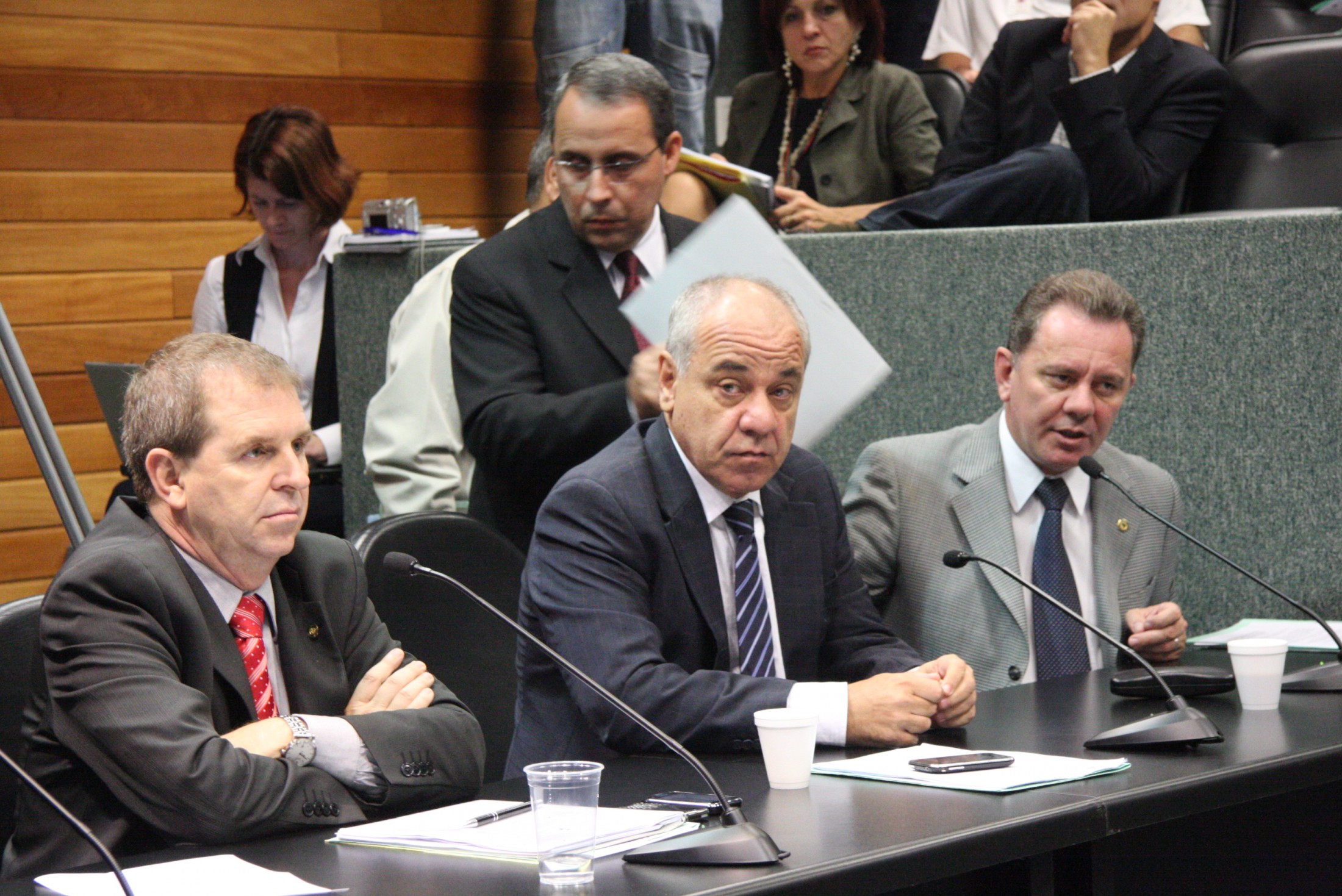 CCJ discute benefícios a servidores do Legislativo