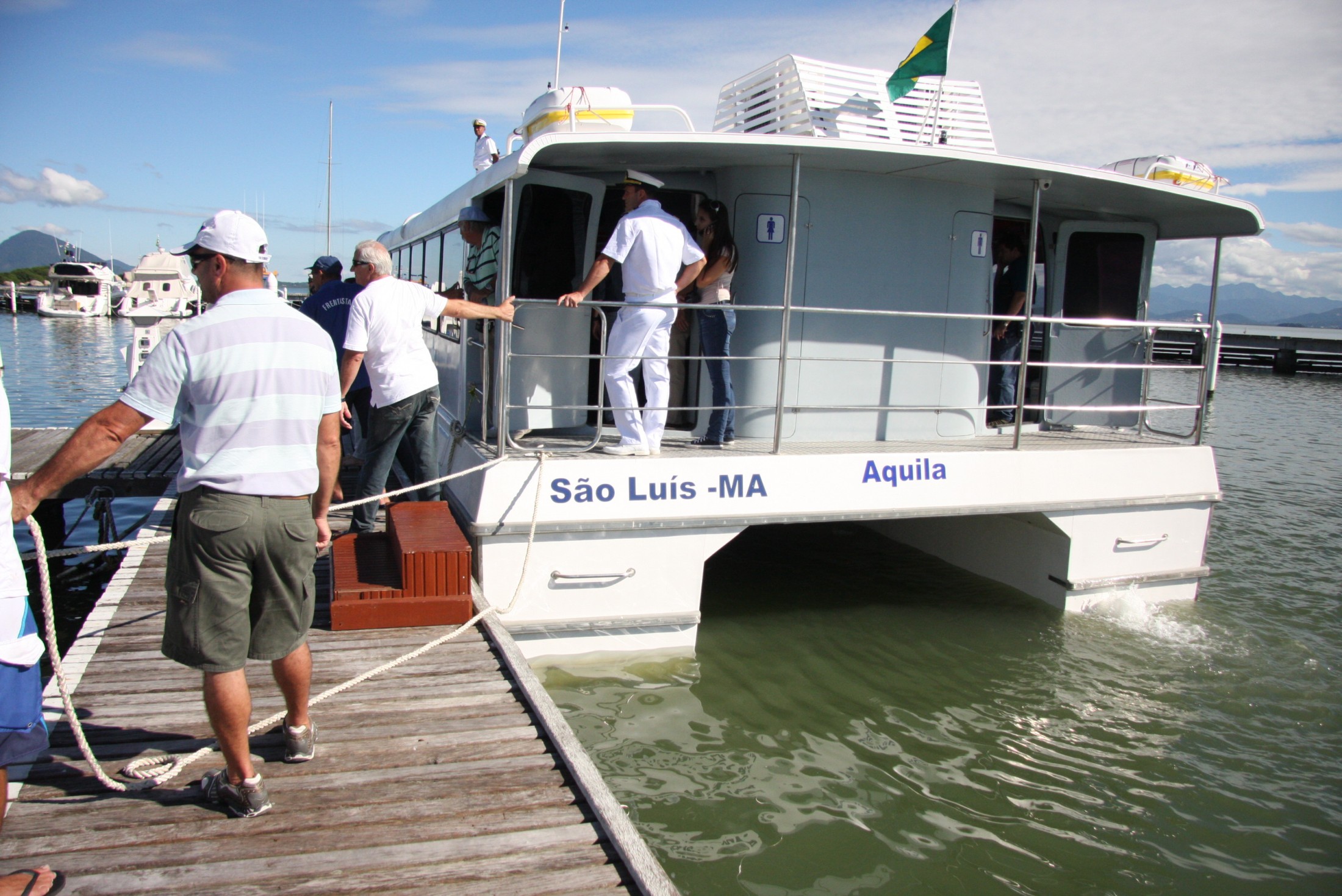 Viagem inaugural do Catamarã