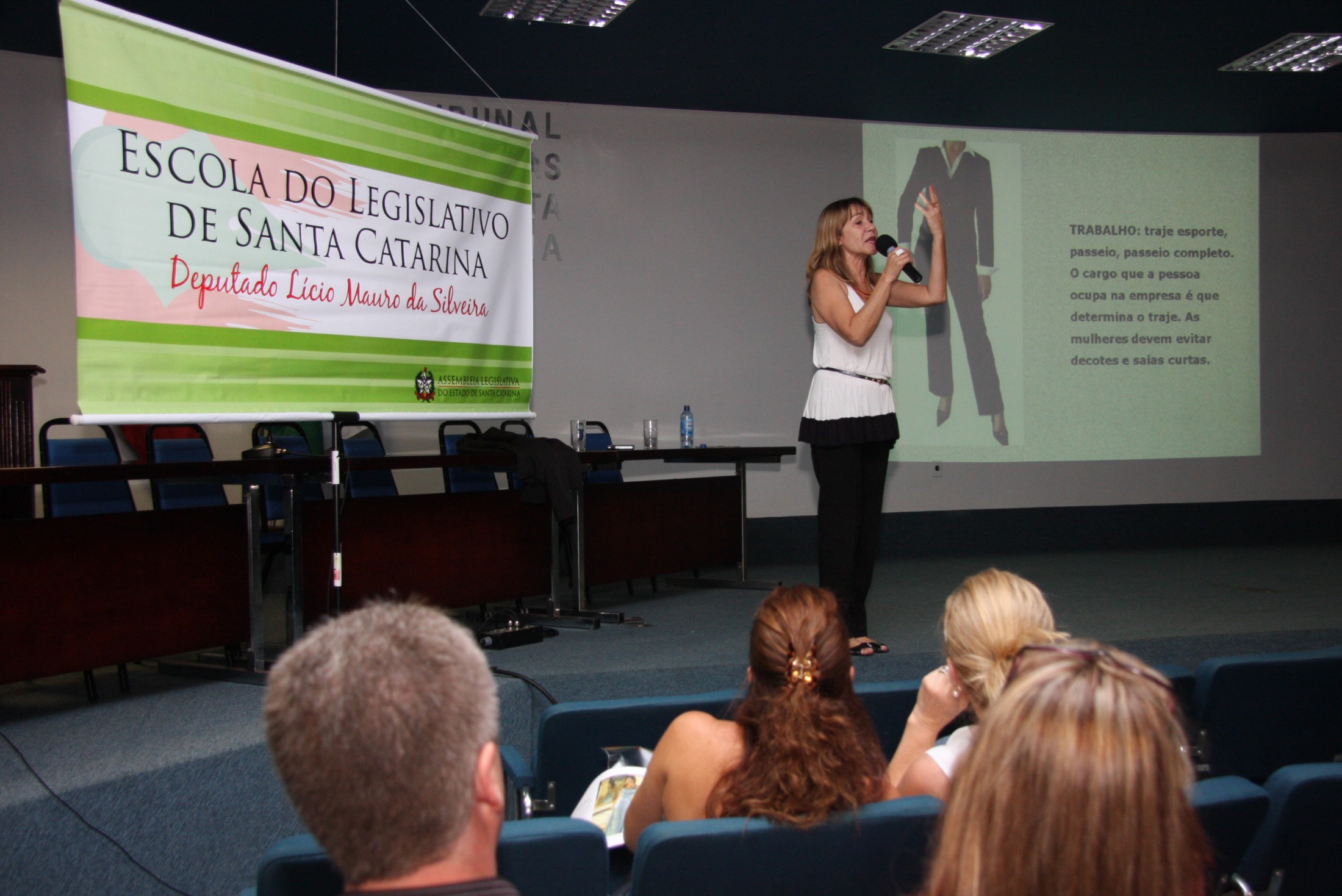 Servidores participam de cursos de Redação Oficial e Cerimonial Público e Empresarial