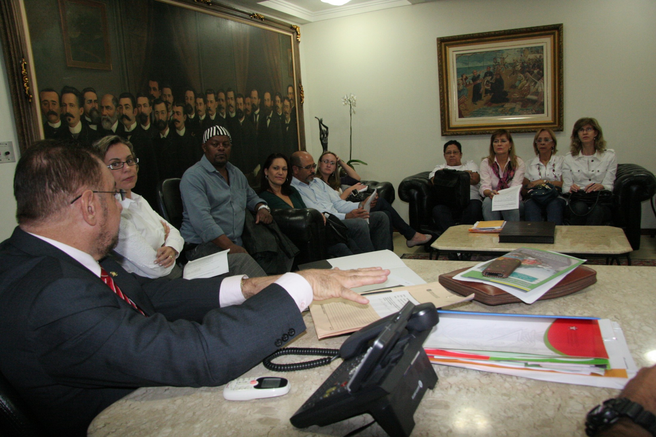 Reunião com servidores da saúde.