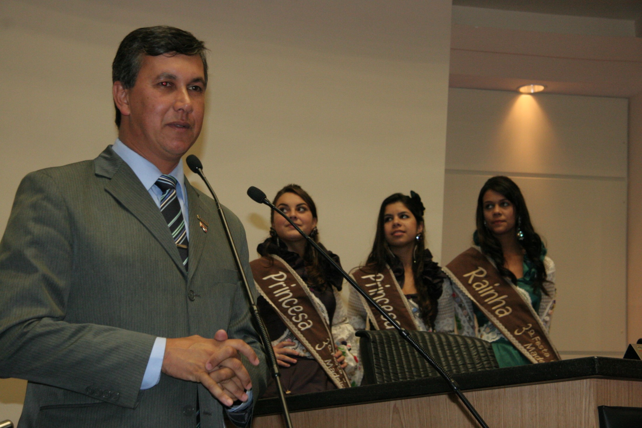 Otacílio Costa divulga 3ª Festa da Madeira e 4º Rodeio Crioulo da Integração