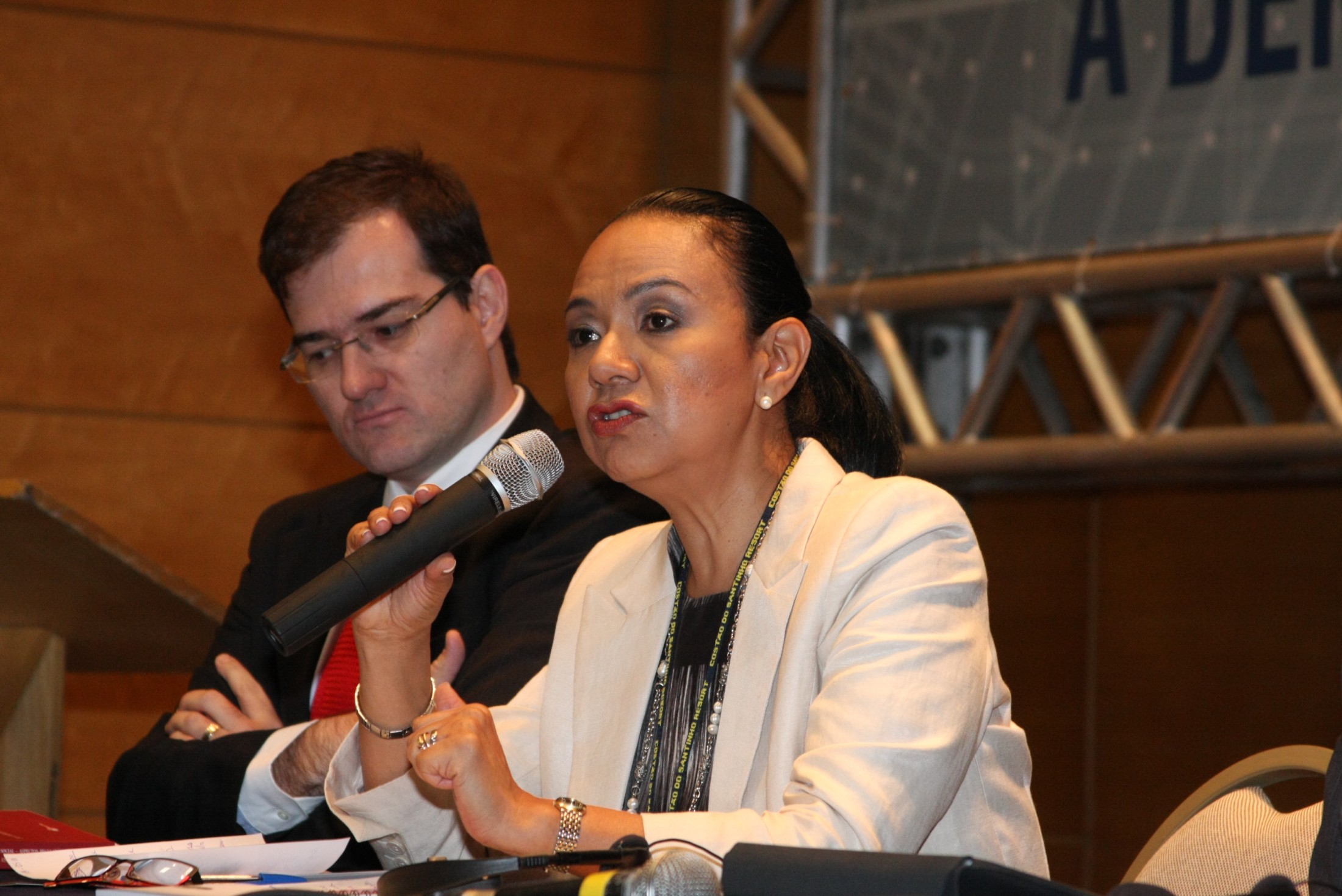 Deputada Leticia Araceli Salas Torres e mesa