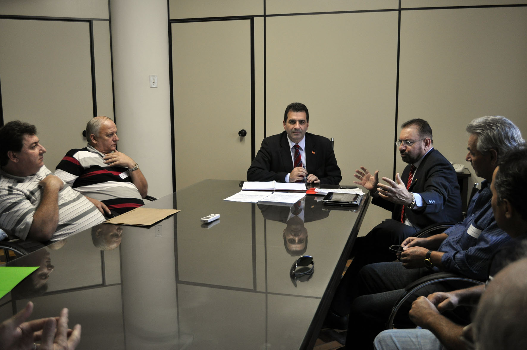 Deputado Volnei Morastoni lidera comitiva de Itajaí e Brusque em três audiências com Secretários de Estado