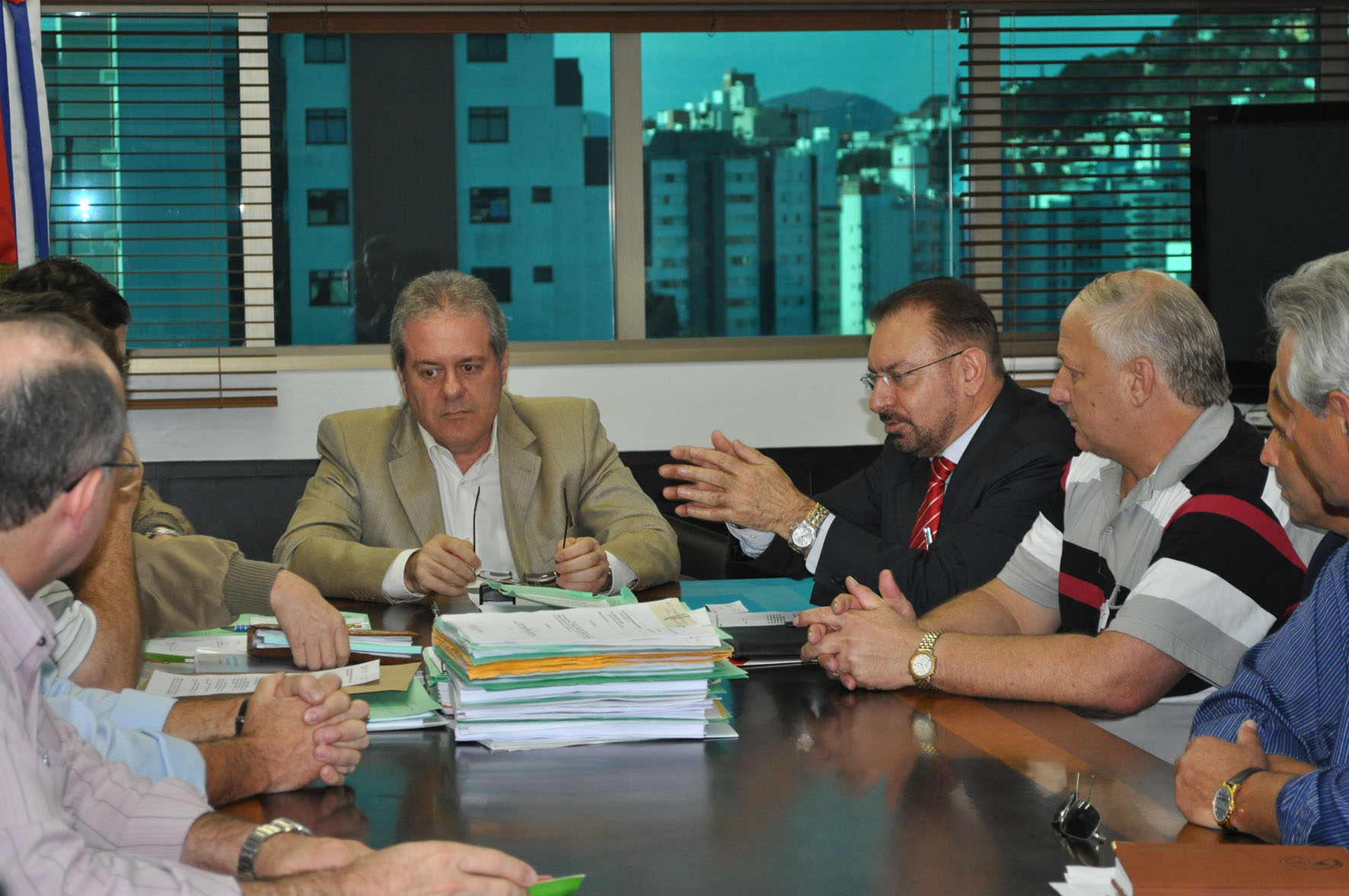 Deputado Volnei Morastoni lidera comitiva de Itajaí e Brusque em três audiências com Secretários de Estado