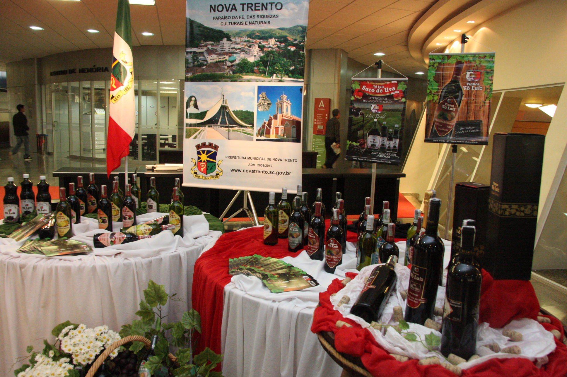 Mostra dos vitivinicultores das principais regiões produtoras do Estado em comemoração ao Dia do Vinho