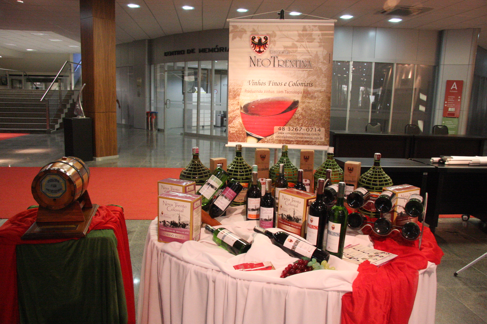 Mostra dos vitivinicultores das principais regiões produtoras do Estado em comemoração ao Dia do Vinho