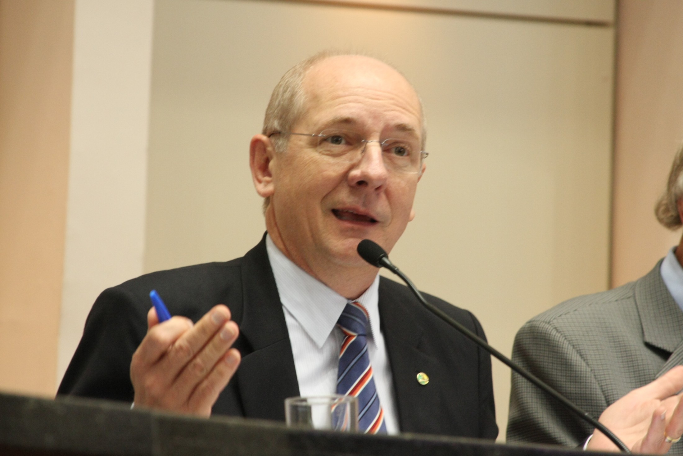 Senador Paulo Bauer (PSDB/SC)