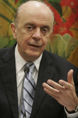 José Serra visita Santa Catarina e fala sobre o desenvolvimento econômico do Brasil
