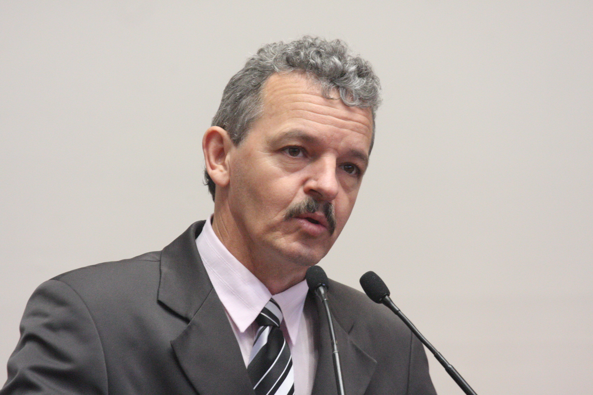 Dresch critica projeto do governo que privatiza Casan