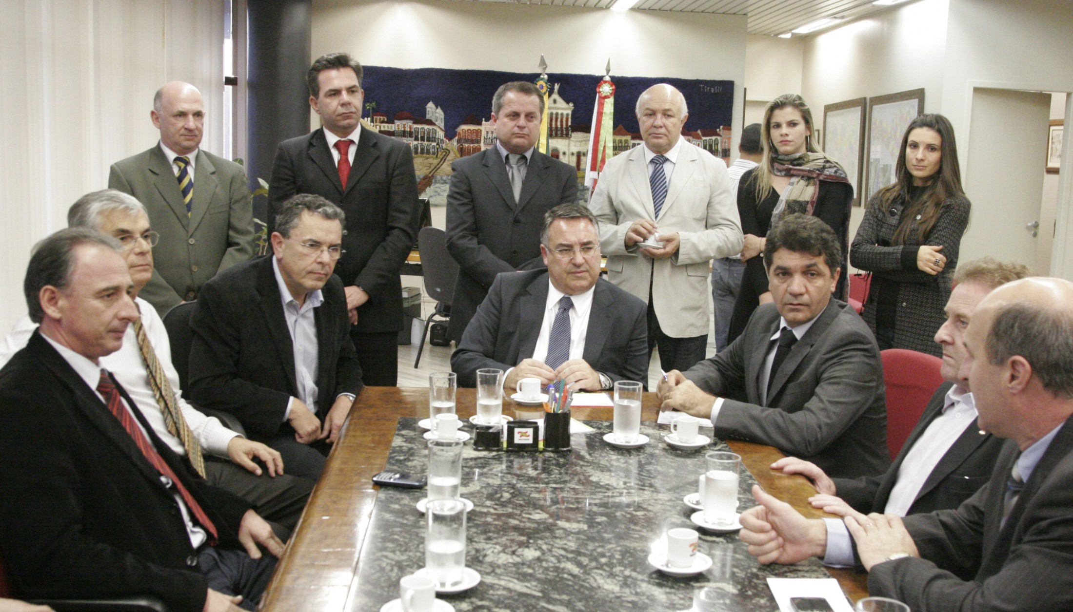 Deputados discutem com governador situação do Hospital Santa Catarina, de Criciúma