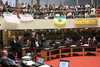 Deputados conseguem avanços na negociação com o magistério