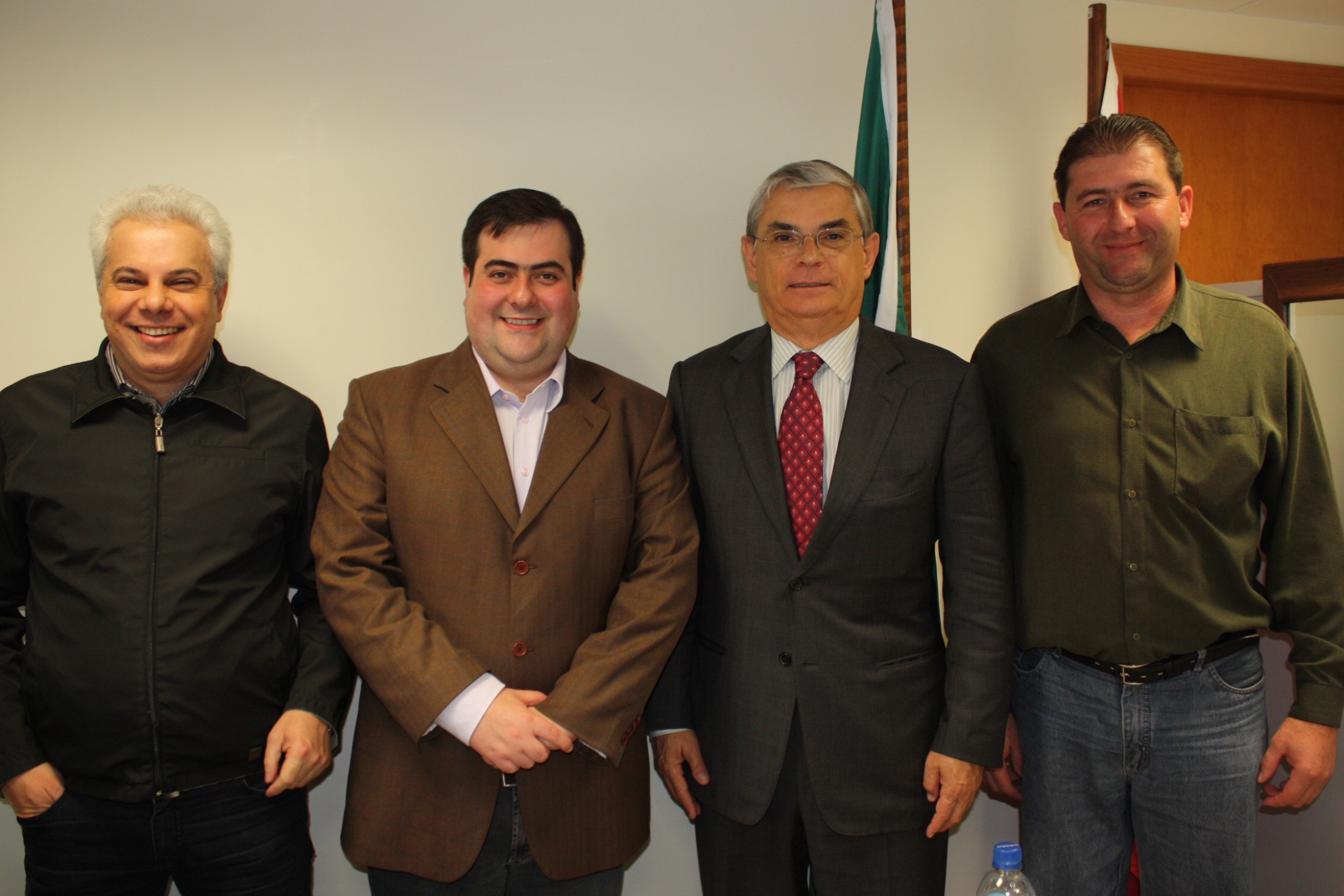 Carlos Chiodini recebe vice-governador Eduardo Moreira e conversa com prefeitos do Oeste e Norte catarinense
