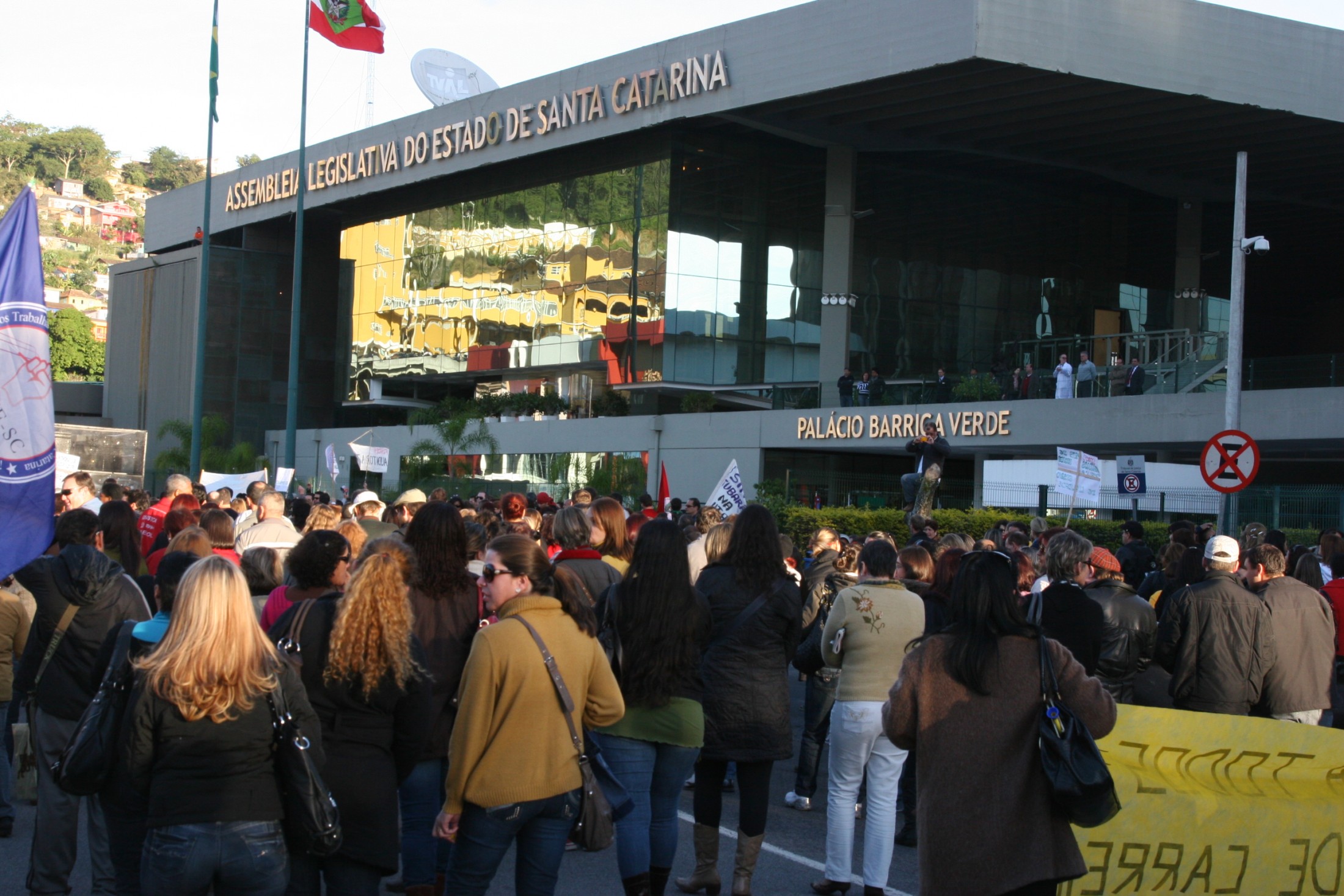Manifestação de Professores em frente Assembléia Legislativa