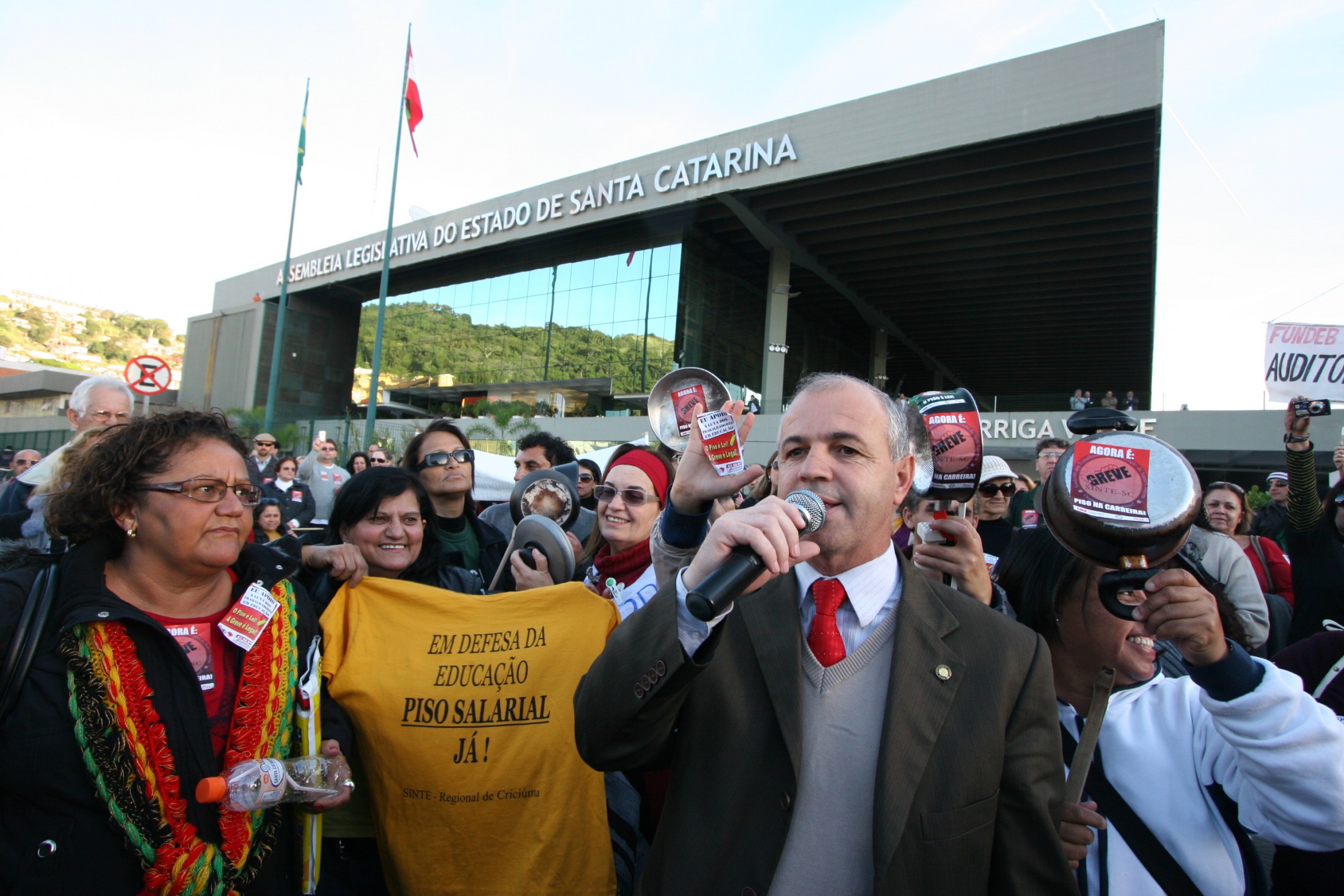 Manifestação de Professores em frente Assembléia Legislativa