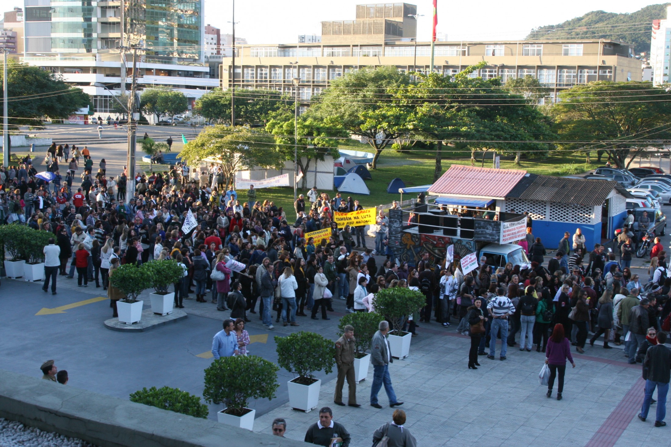Manifestação de Professores em frente Assembléia Legislativa