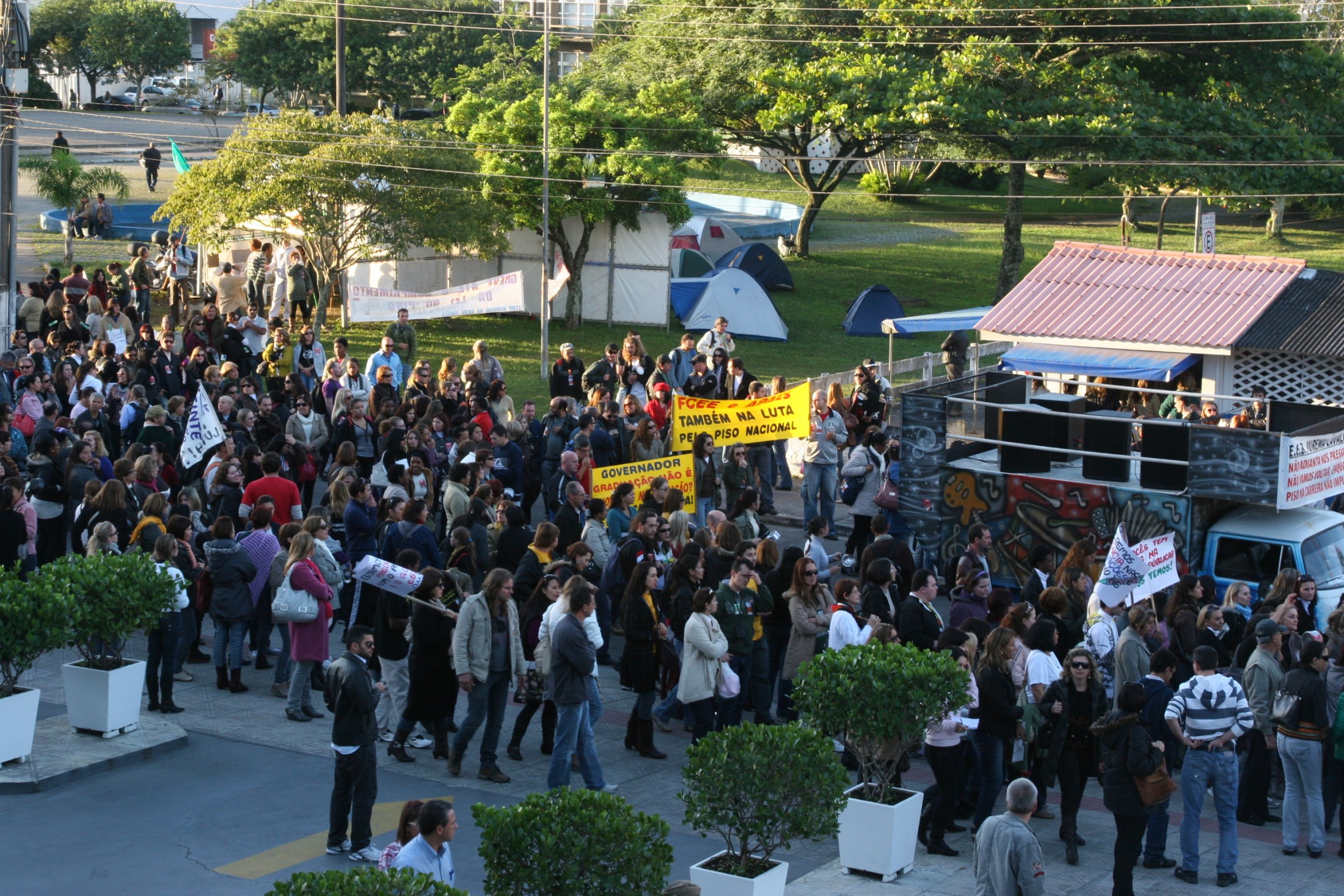 Manifestação de Professores em frente Assembléia Legislativa