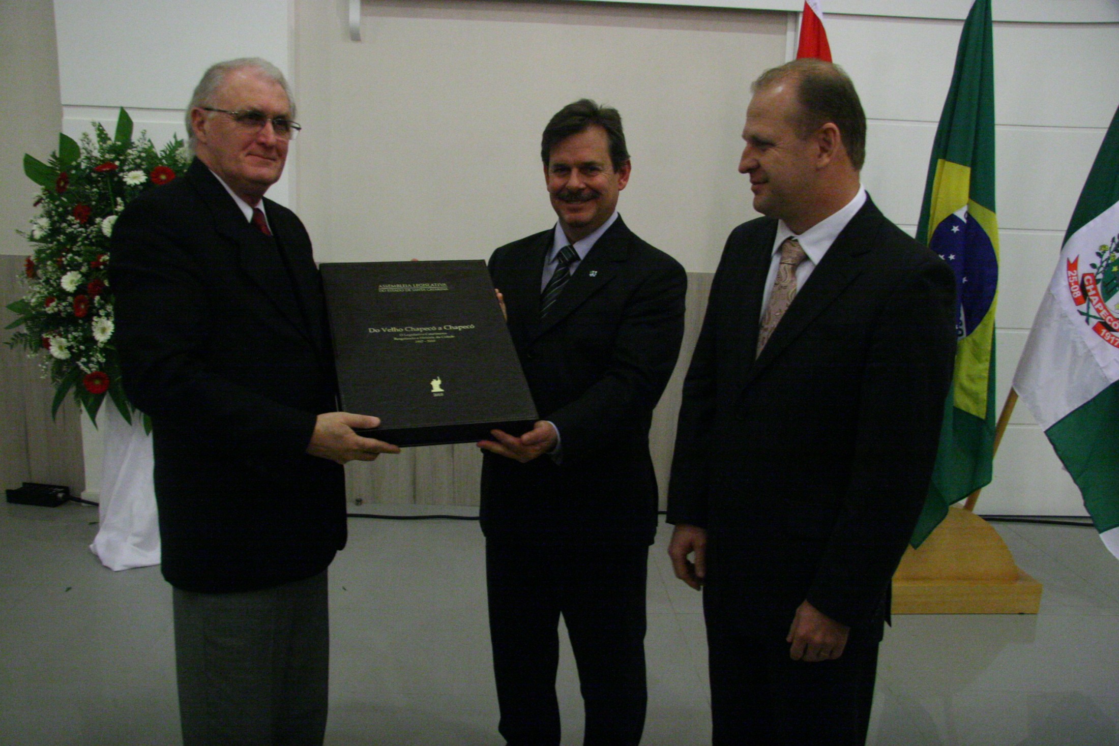 Lançamento do livro 'Do Velho Chapecó a Chapecó  - o Legislativo Catarinense Resgatando a História da Cidade - 1917/2010'